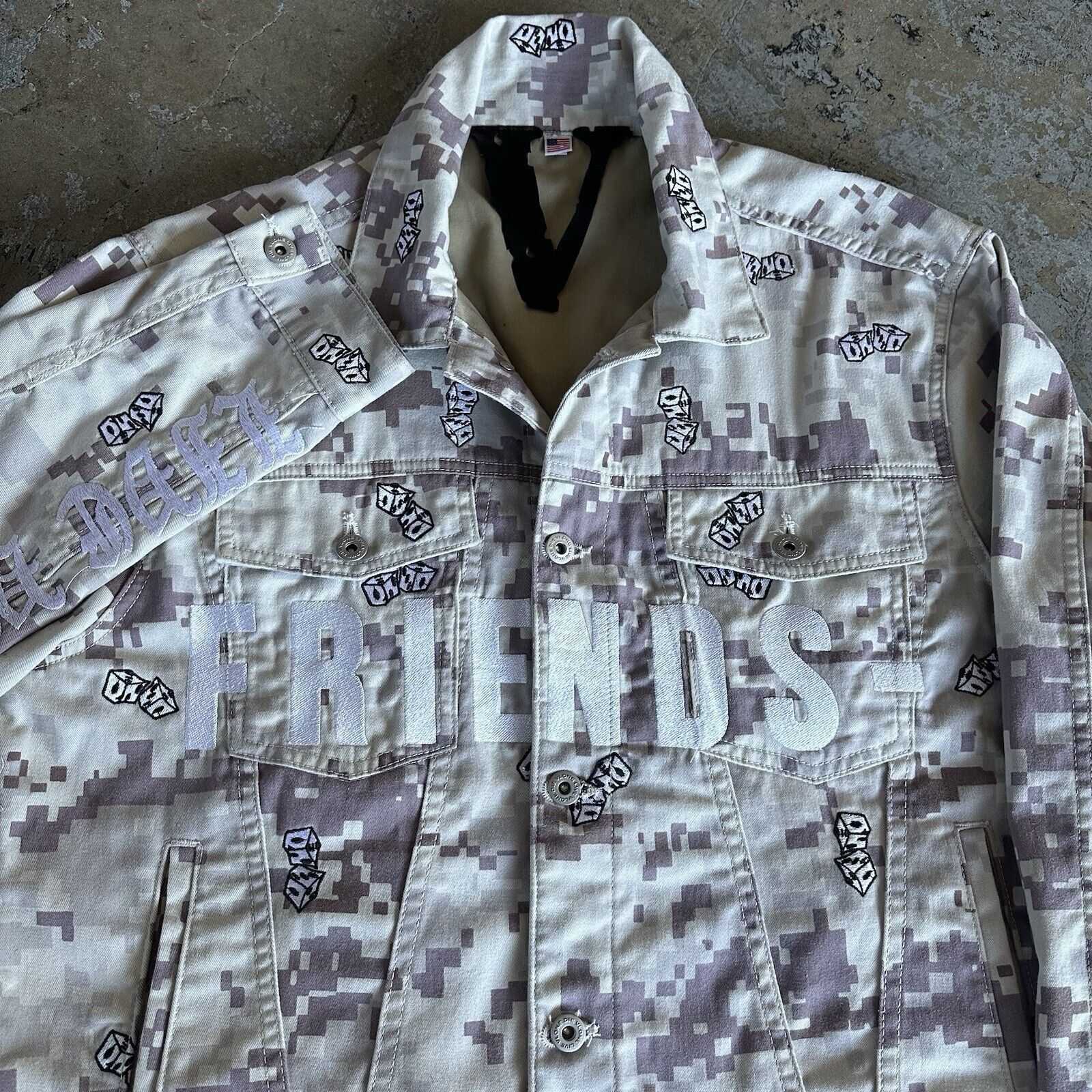 Hypebeast × Vlone Vlone Beige Digi Camo Trucker Denim Jacket XL Made In USA Size US XL / EU 56 / 4 - 2 Thumbnail