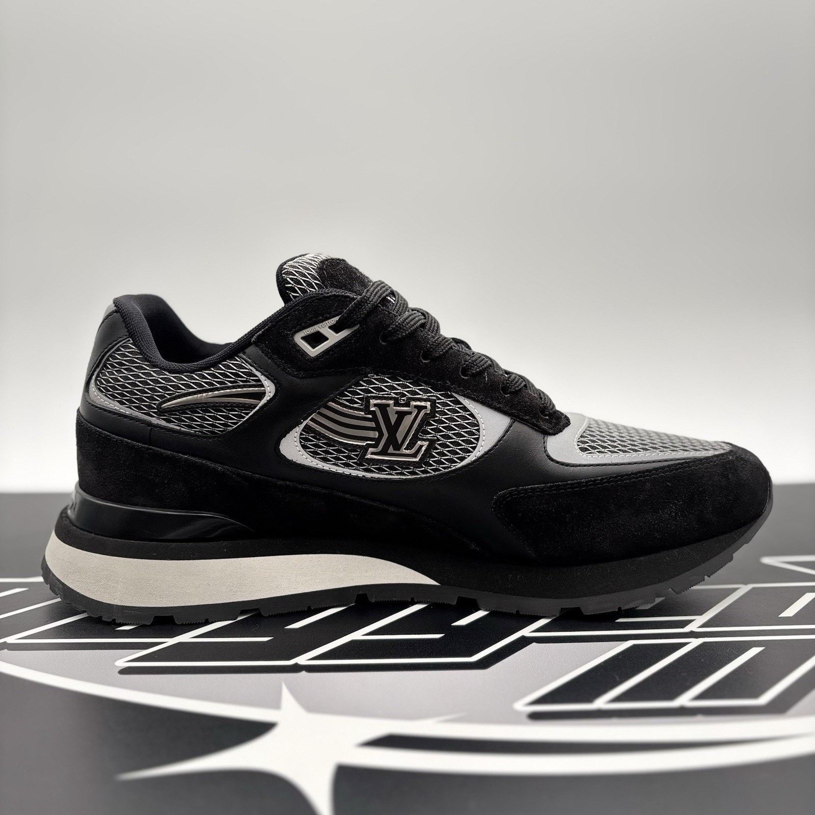 Louis Vuitton (9-9.5 US) Louis Vuitton Run Away Low ' Black ' | EXCELLENT! Size US 9.5 / EU 42-43 - 13 Thumbnail