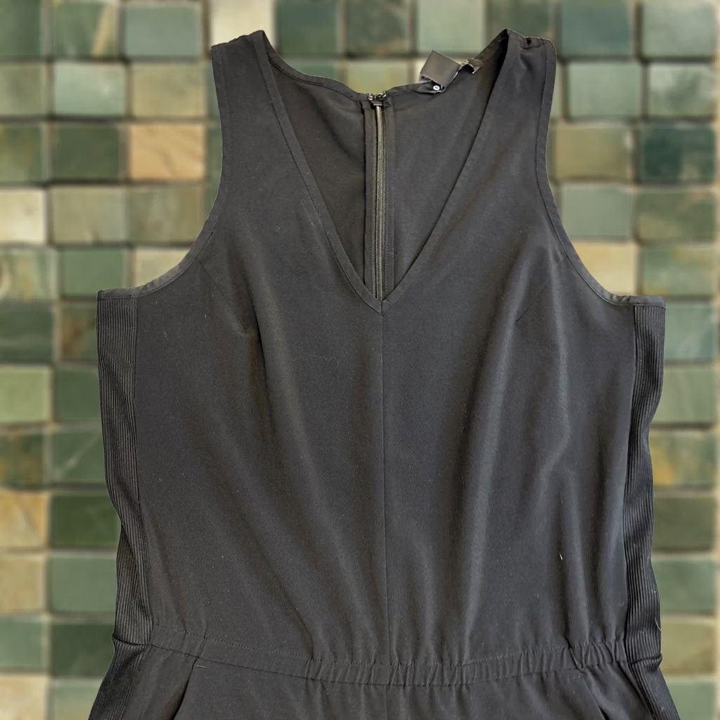 Athleta VINTAGE? No — Athleta Black Flex Jumpsuit Sleeveless Zip Back Ribbed Tapered Leg 6 Size 28" / US 6 / IT 42 - 1 Thumbnail