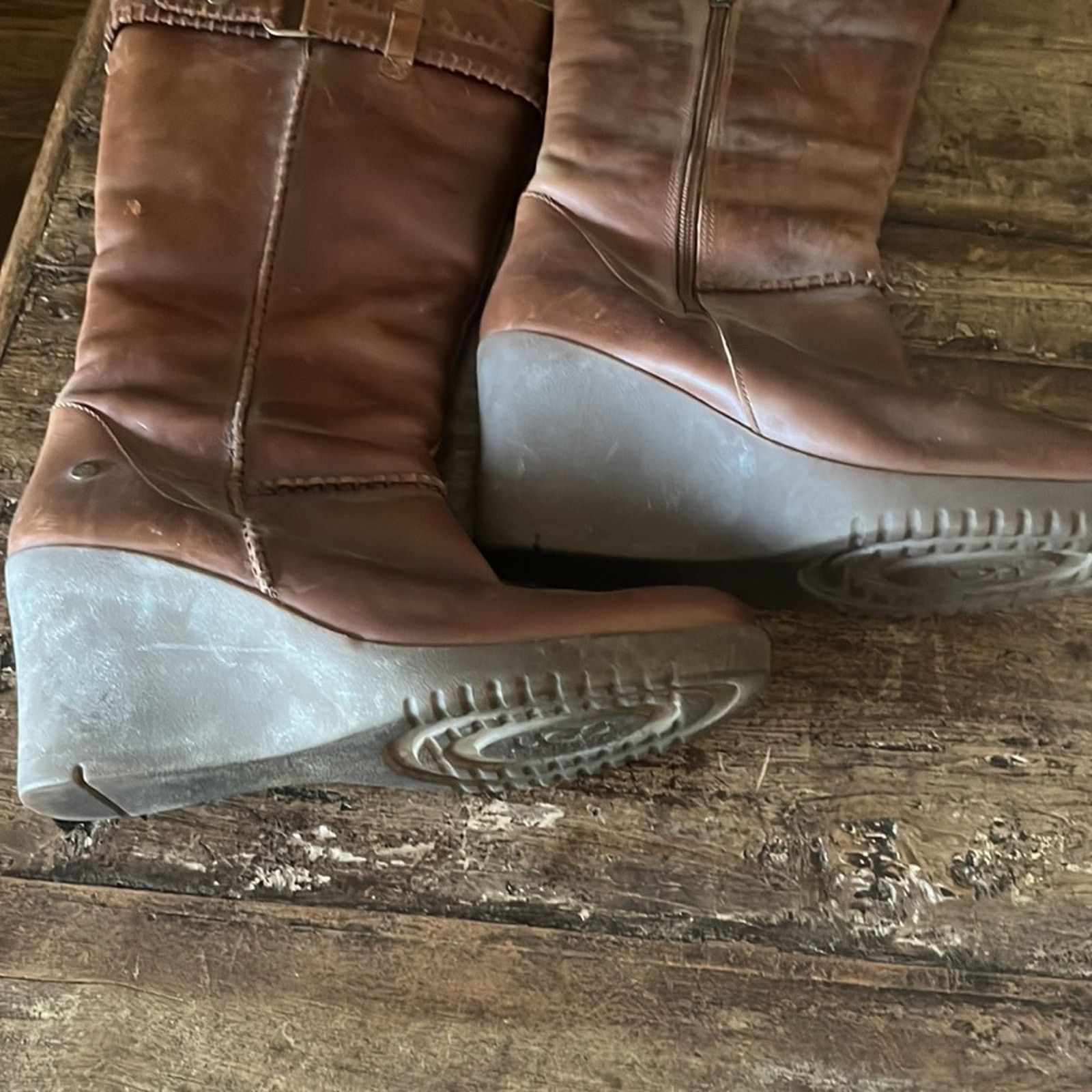 Ugg UGG Australia Maxine sheepskin fur lined platform boots 7.5 Size US 9 / IT 39 - 2 Thumbnail