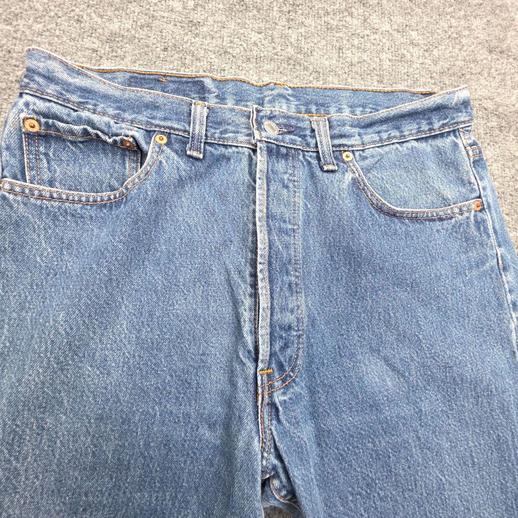 Levi's Vintage Levi'S 501 Jeans Mens 32x31 Blue Medium Wash Faded Size US 32 / EU 48 - 4 Thumbnail