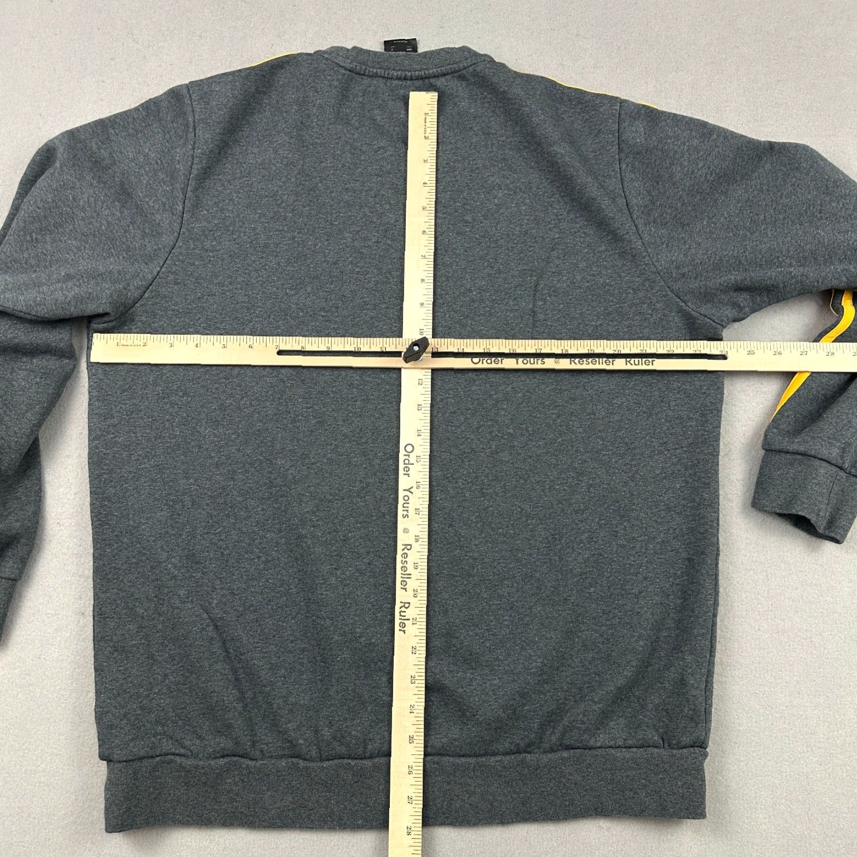 Adidas Adidas Sweatshirt Men XL Gray Yellow Logo Crewneck Pullover Sports Long Sleeve Crew Neck Regular Fit Vintage: No Size US XL / EU 56 / 4 - 4 Thumbnail