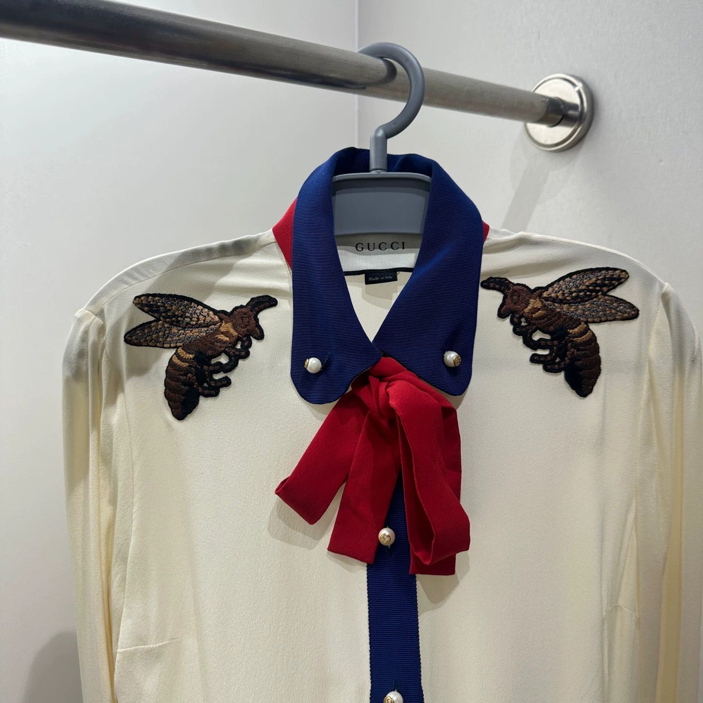 Gucci Gucci apr58 Bee Bow Silk Shirt 42 Size M / US 6-8 / IT 42-44 - 6 Thumbnail