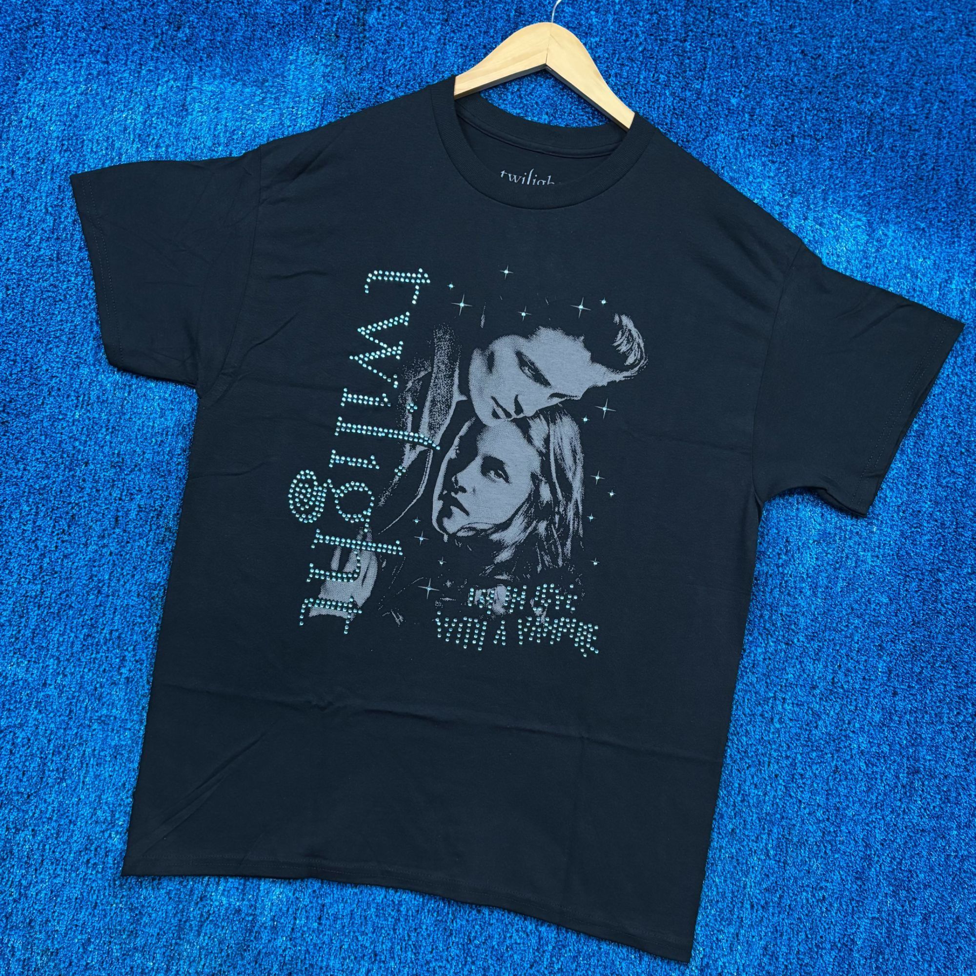 Warner Bros Twilight Edward & Bella Bedazzled Spell Out Movie Art Tee L Size US L / EU 52-54 / 3 - 3 Thumbnail
