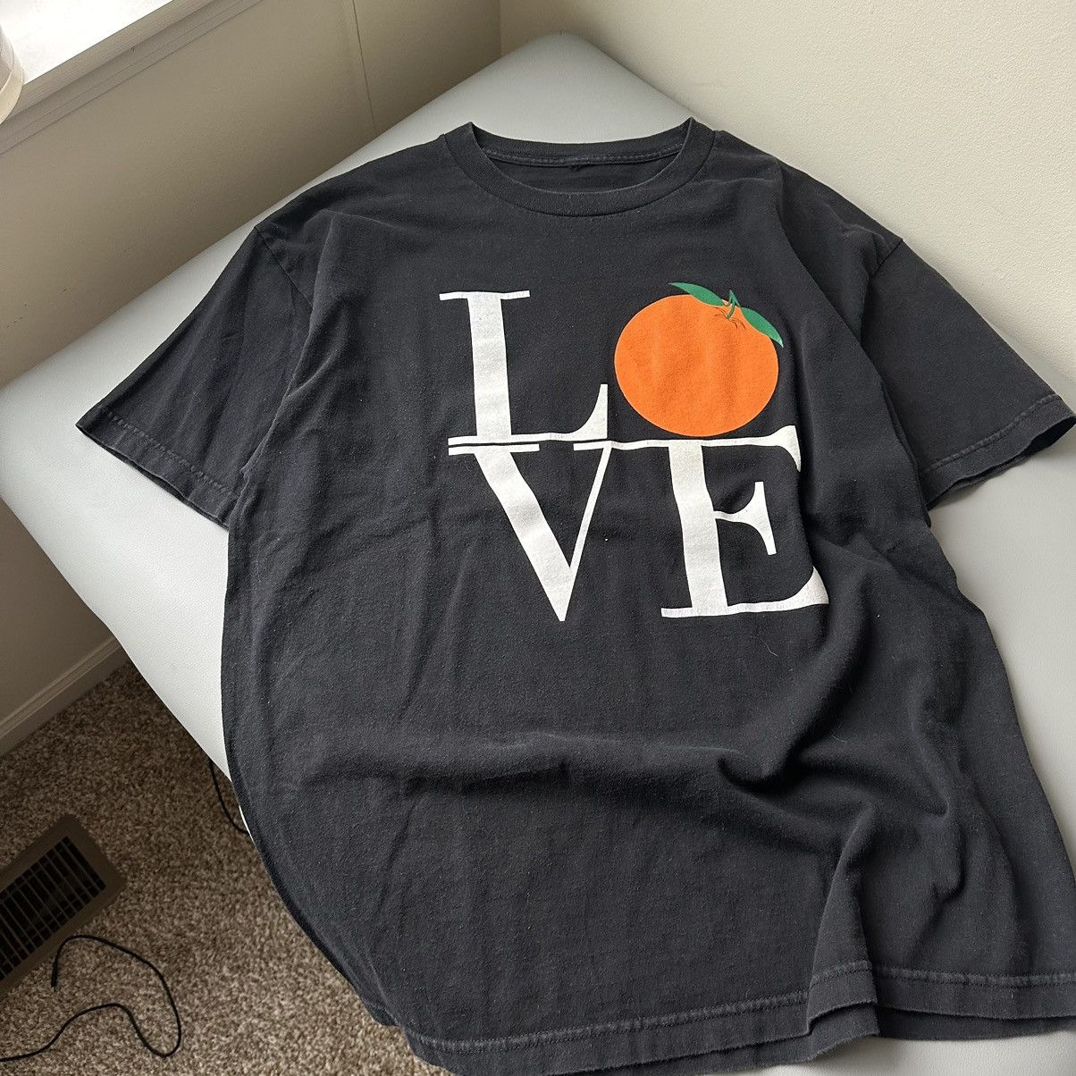 Other × Vintage Vintage 90s Love Black Faded Orange Word Shirt Size US XL / EU 56 / 4 - 2 Thumbnail