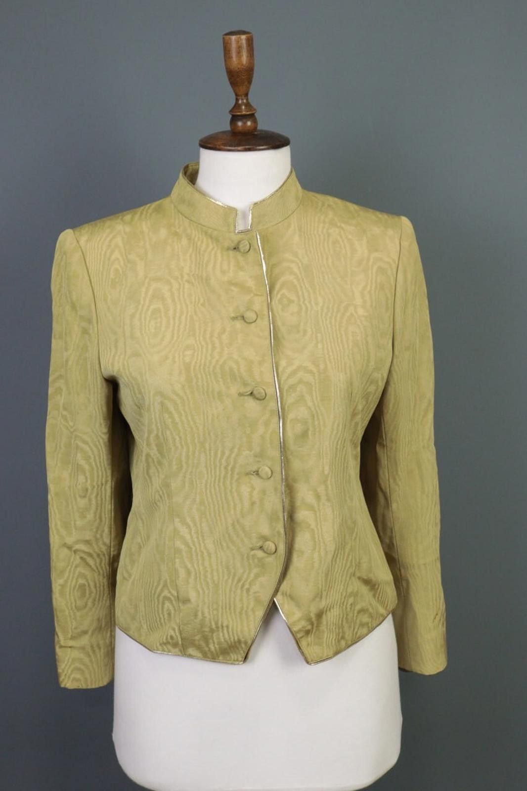 Guy Laroche Guy Laroche Paris Vintage Lightweight Blazer Jacket Size 40 Size M / US 6-8 / IT 42-44 - 1 Thumbnail