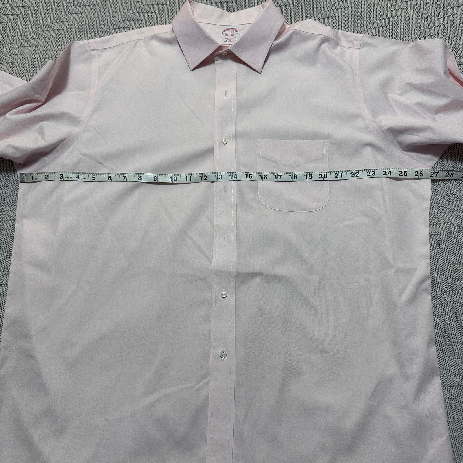 Brooks Brothers Brooks Brothers solid pink traditional fit button down Size US XL / EU 56 / 4 - 6 Thumbnail
