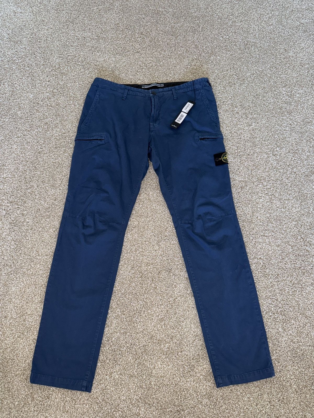 Pantalon Cargo Stone Island Bleu électrique Taille 32 - Neuf Avec étiquettes - Coupe Regular - Longueur Intérieure 31 Pouces