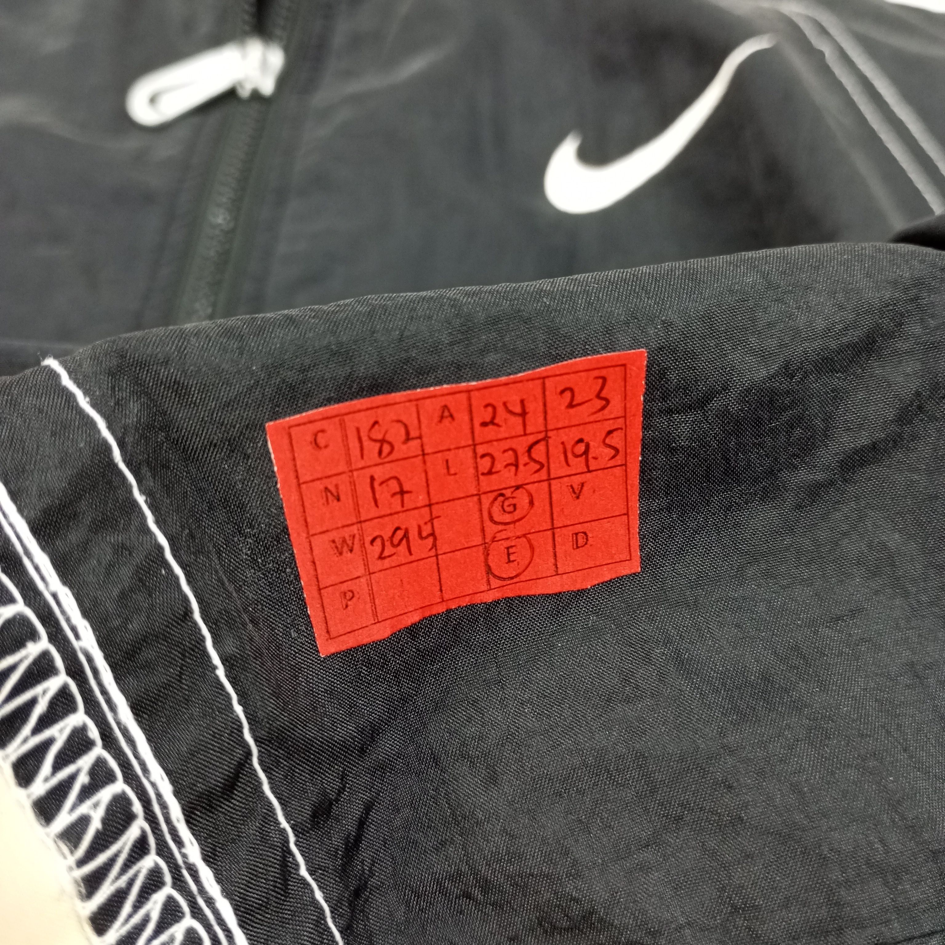 Nike × Vintage Nike Small Logo Design Sportswear Style Windbreaker Jacket Size US L / EU 52-54 / 3 - 9 Thumbnail
