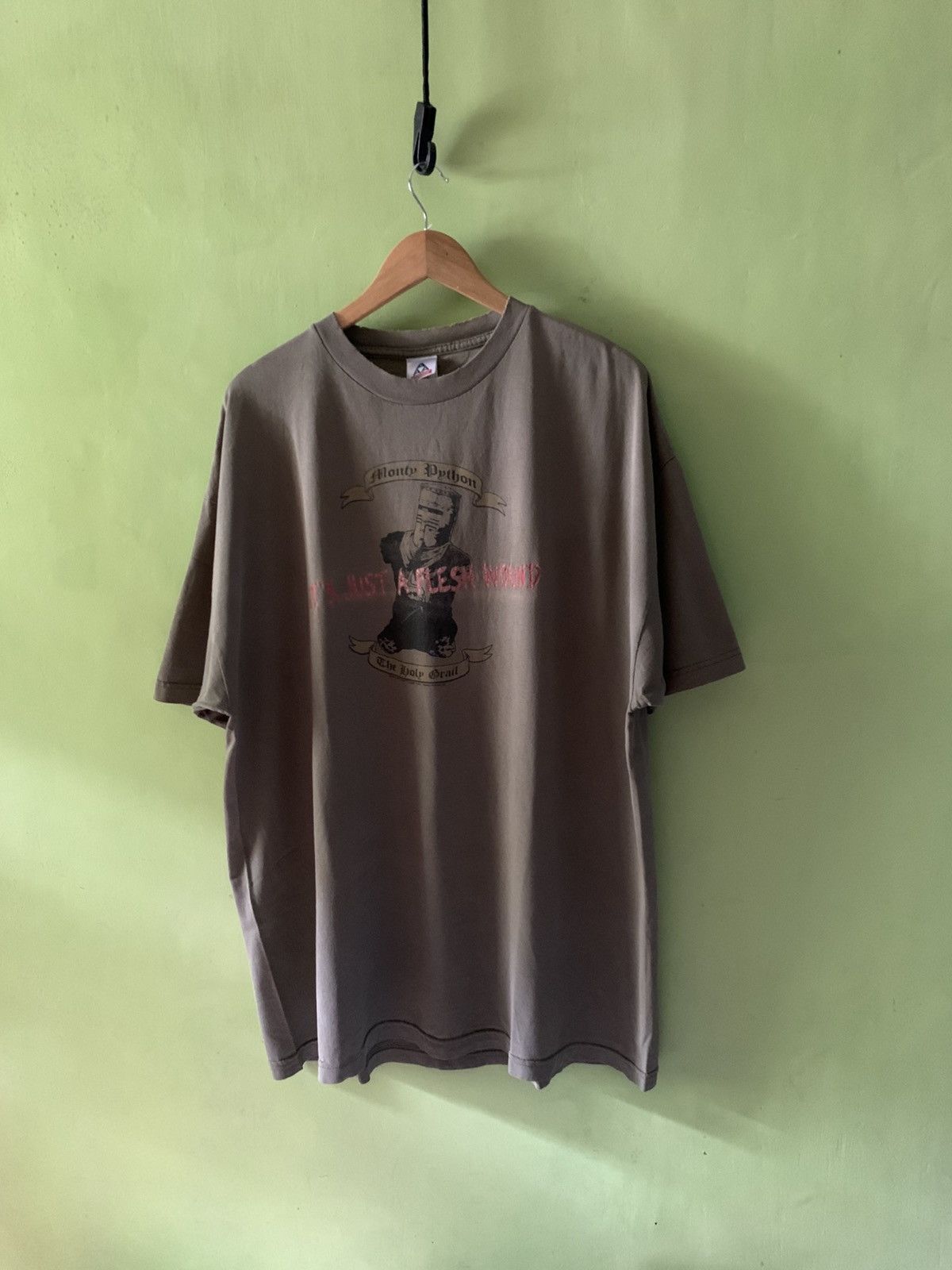 Other Rare Y2K Monty python and the holy grail movie tee Size US XXL / EU 58 / 5 - 2 Thumbnail