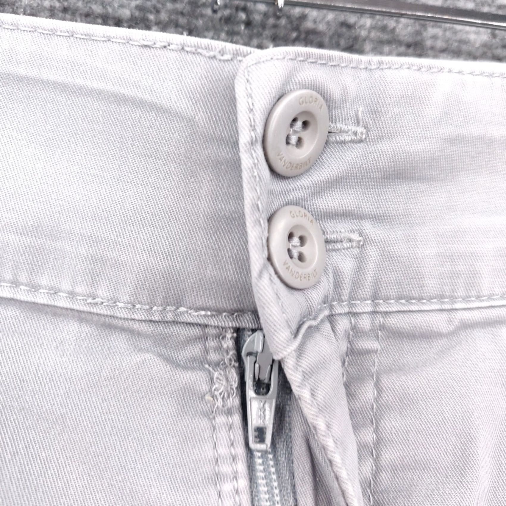 Gloria Vanderbilt Gloria Vanderbilt Shorts Womens 8 Gray Chino Mid Rise Flat Front Cotton Blend Adult Regular Gray Vintage No Size 24" / US 00 / IT 34 - 5 Thumbnail