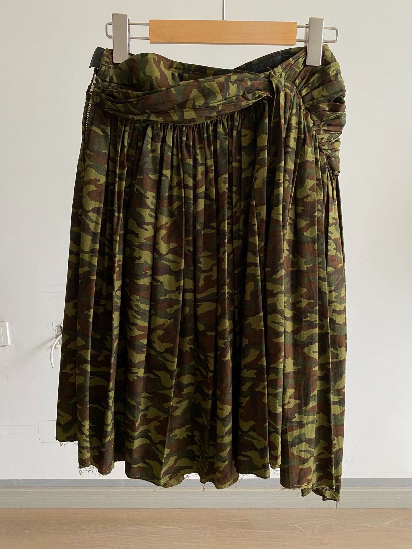 Comme des Garcons CDG 2006SS Pleated Deconstructed Camo Skirt (S Size 26" / US 2 / IT 38 - 2 Thumbnail