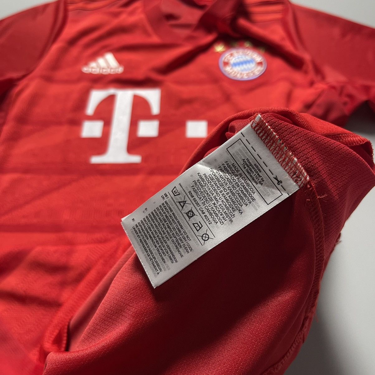 Adidas BAYERN ADIDAS 2019/2020 FOOTBALL HOME JERSEY #11 JAMES Size US S / EU 44-46 / 1 - 10 Thumbnail