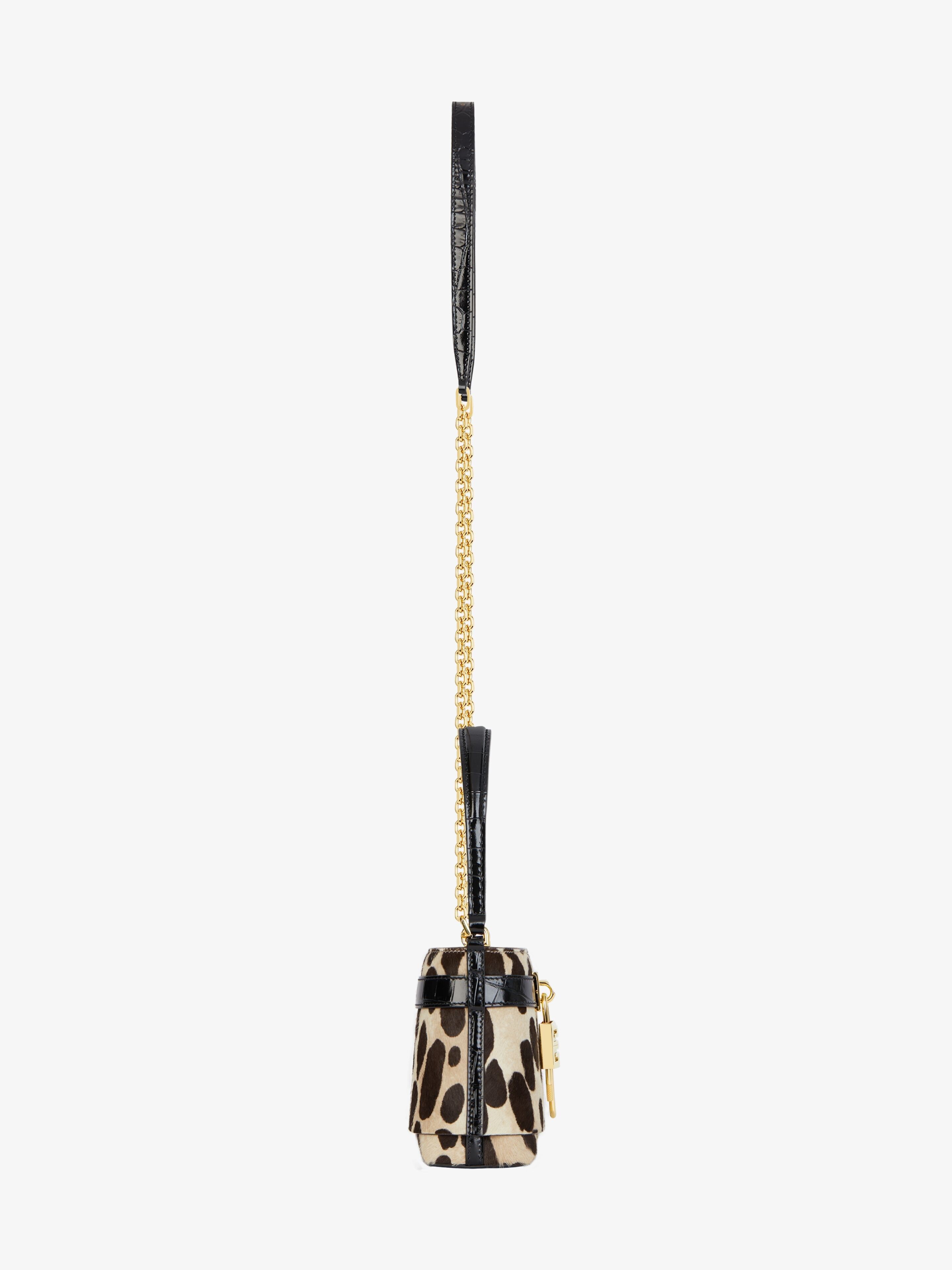 Givenchy o1srvl11e0925 Size: OS / Micro Shark Lock Bucket Bag Size ONE SIZE - 4 Thumbnail