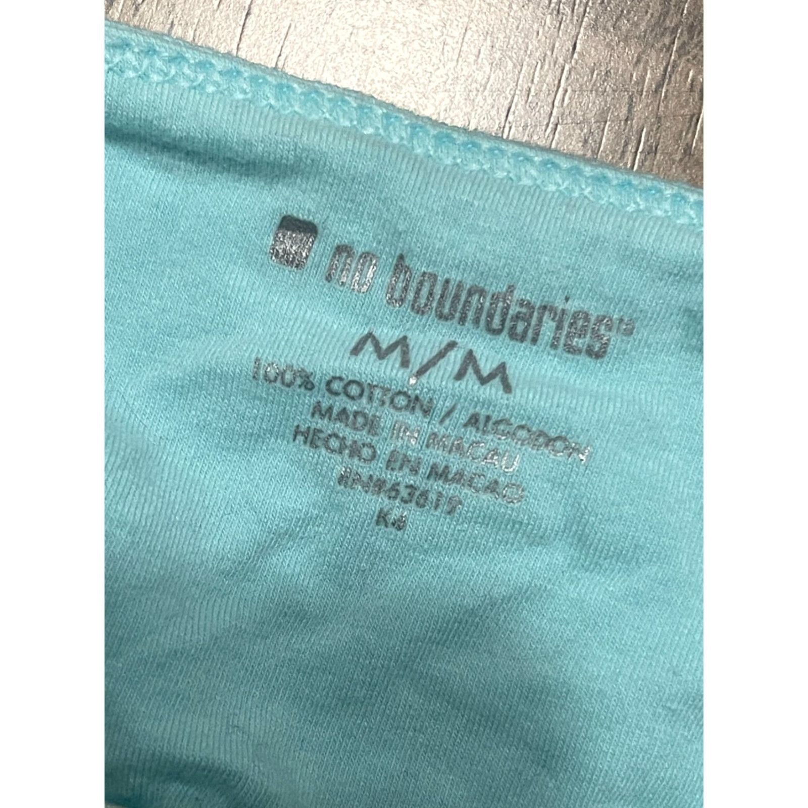 Vintage No Boundaries Tank Top Women's Medium Blue V-Neck Sleeveless Shirt Men? No, Women's. Size M / US 6-8 / IT 42-44 - 5 Thumbnail