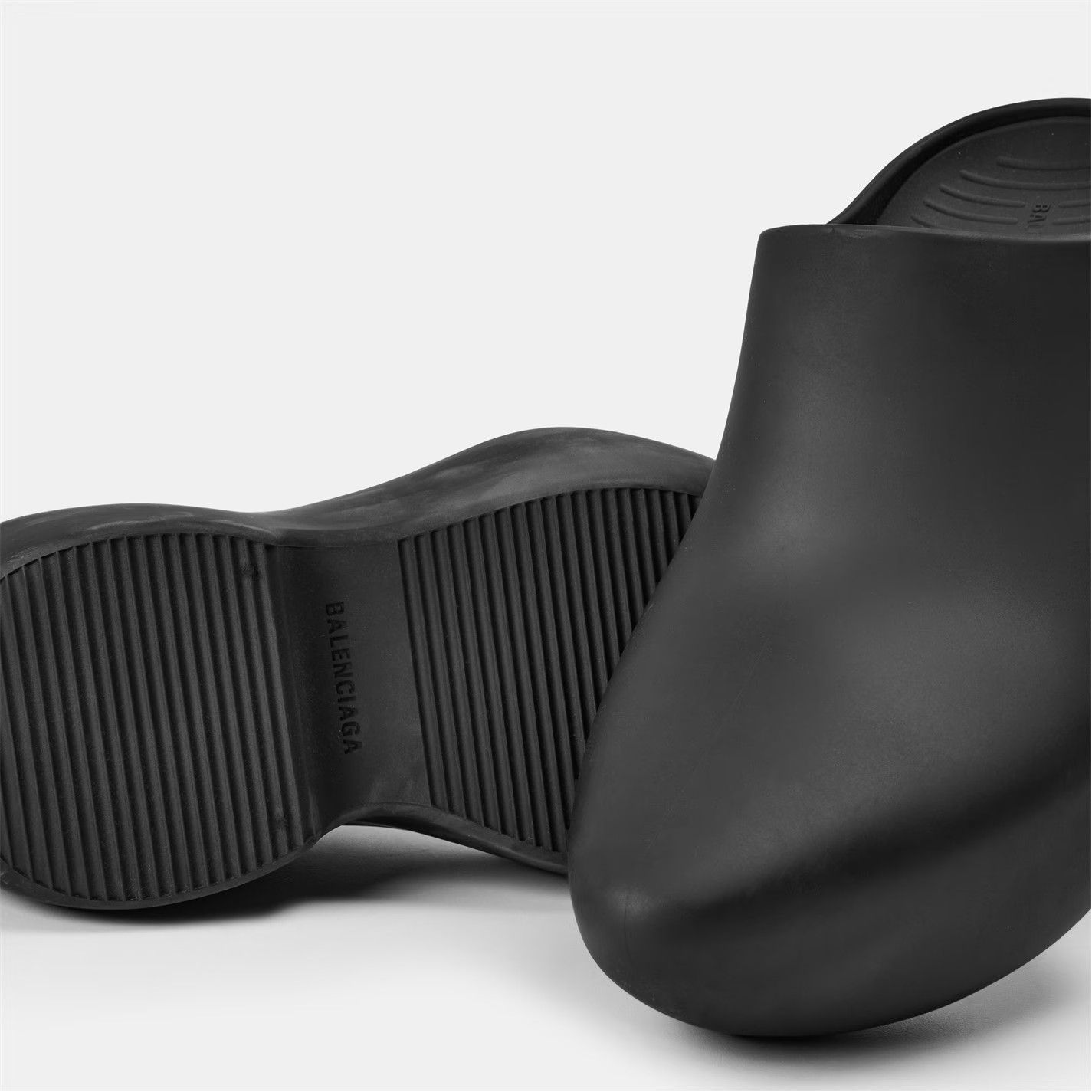 Balenciaga o1g2r1mq0226 Moulded Clogs In Black Size US 10 / EU 43 - 3 Thumbnail