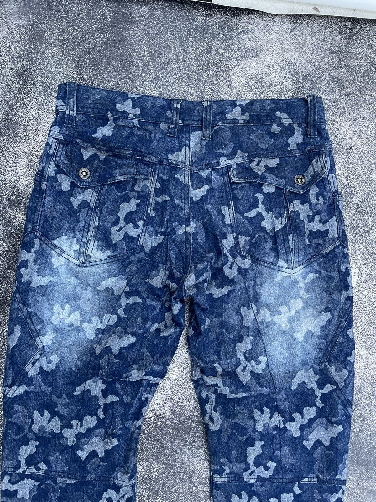 In The Attic In The Attic Multi Pocket Abstract Camo Faded Style Pants Size US 31 - 7 Thumbnail