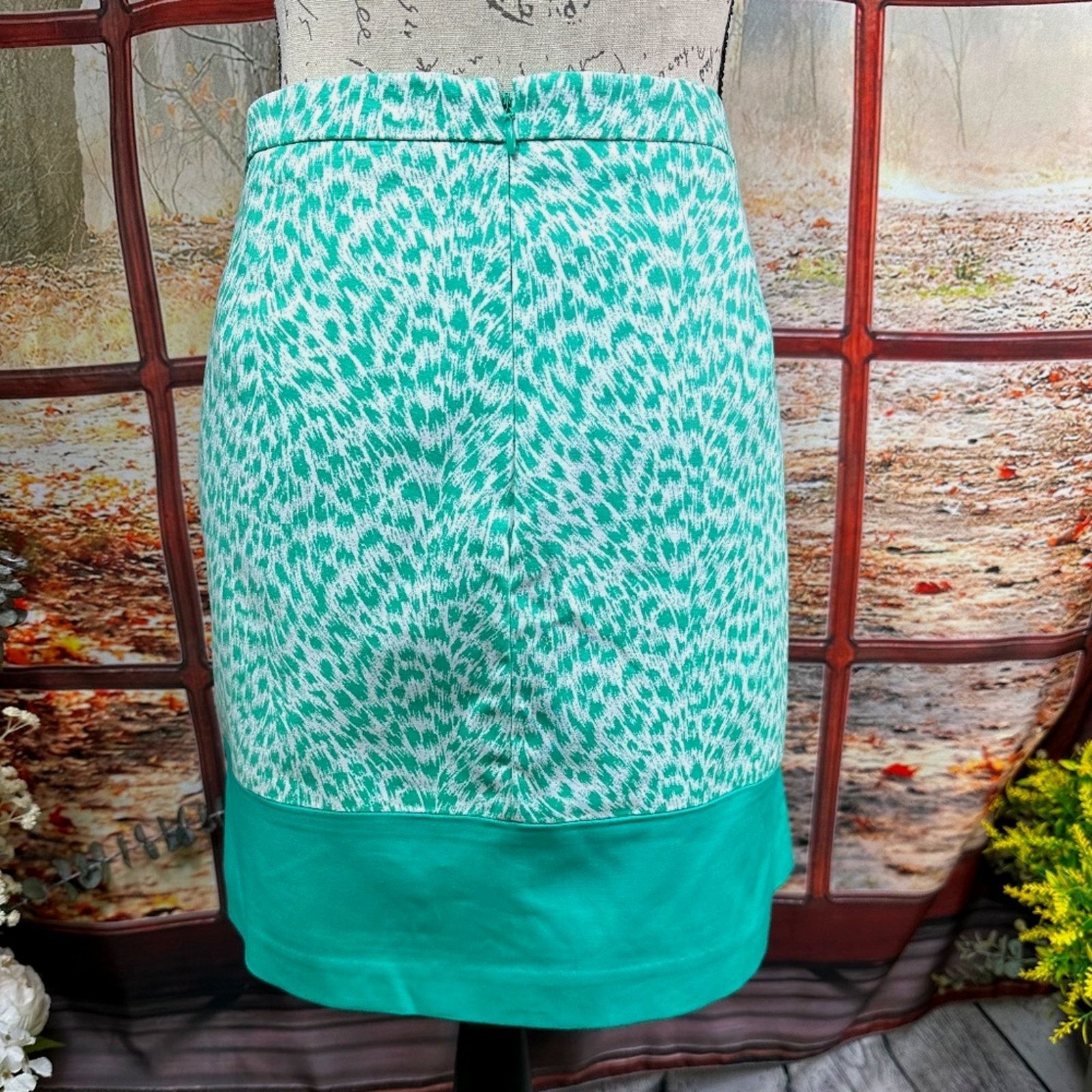 Michael Kors Michael Kors Cheetah Print Skirt Green and White size 14 Size 36" / US 14 / IT 50 - 4 Thumbnail