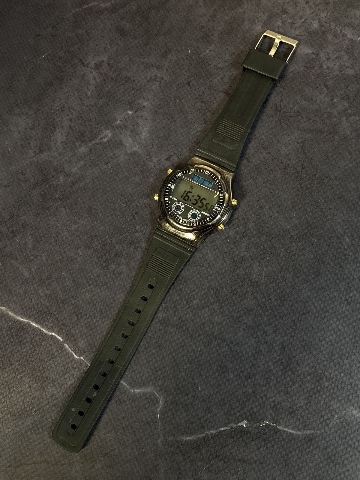Vintage Vintage 90s Digital Watch w/ Chrono - Japanese Brand Size ONE SIZE - 5 Thumbnail