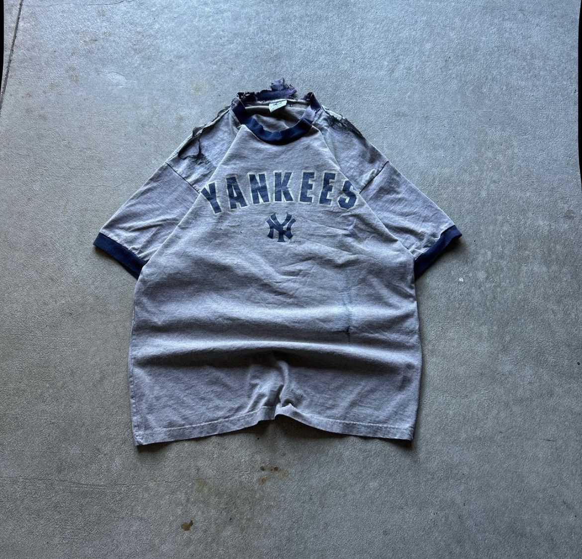 Vintage Vintage 2000s New York Yankees Tee Size US XL / EU 56 / 4 - 1 Thumbnail