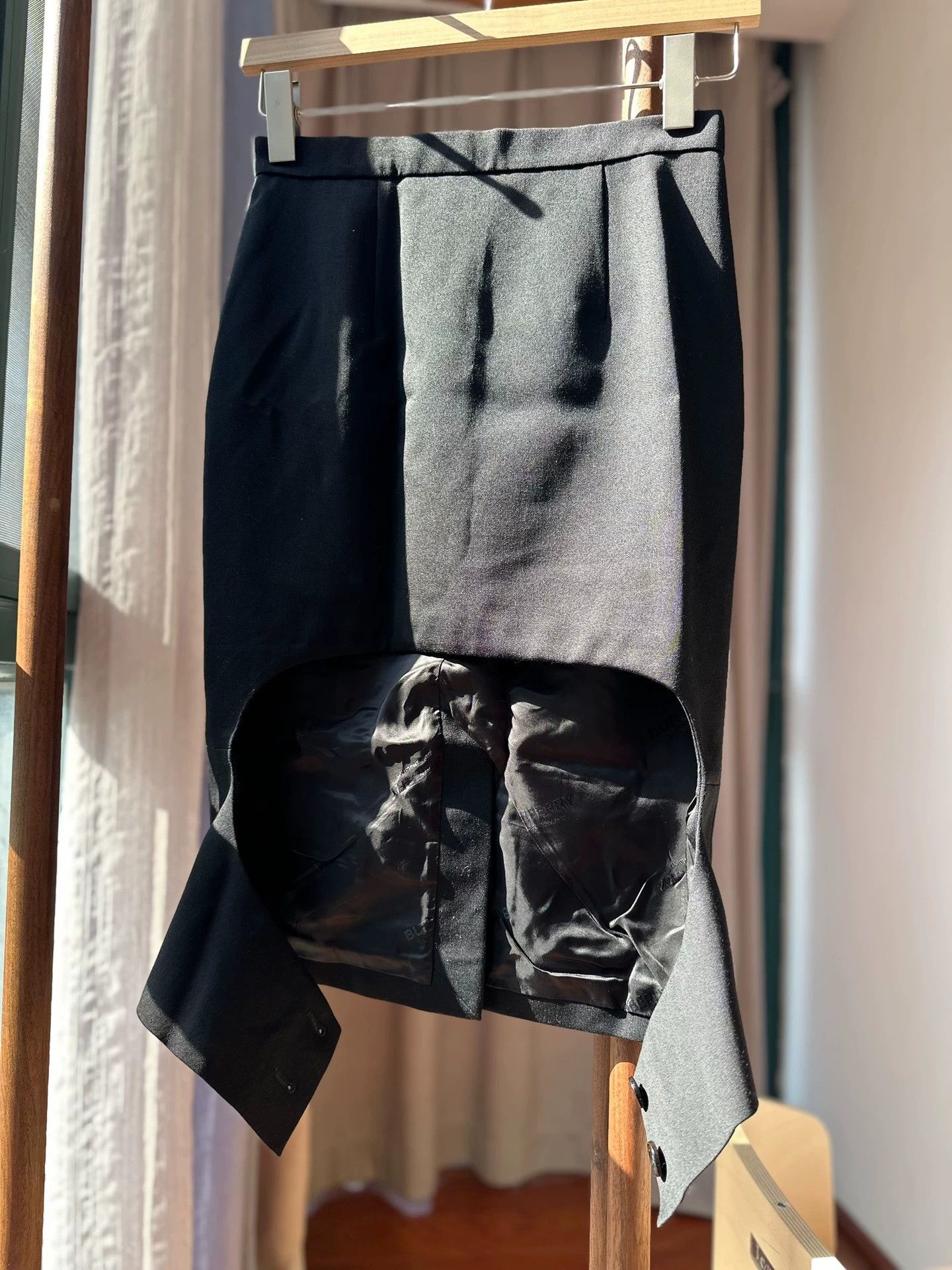 Burberry Burberry Runway Wool Pencil Skirt 38 Back Slit Front Cutout Size 27" / US 4 / IT 40 - 6 Thumbnail