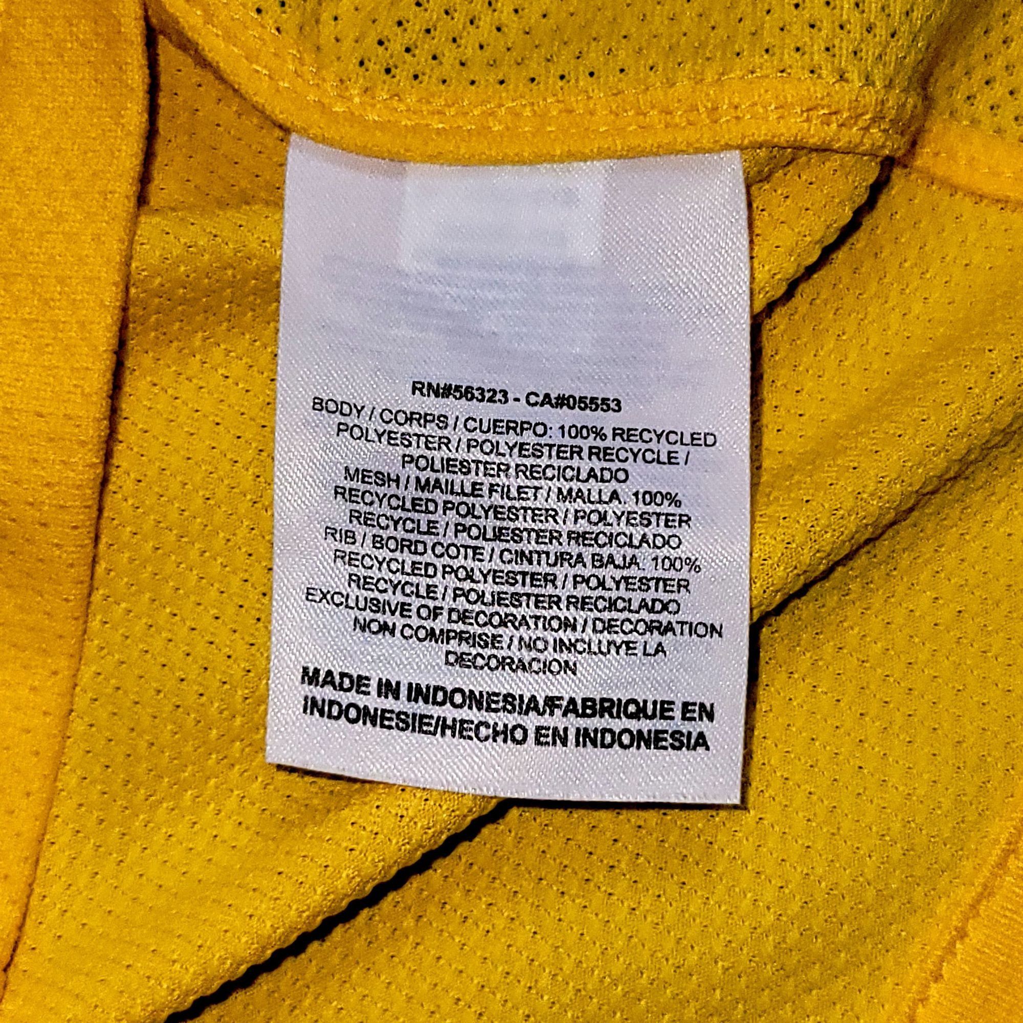 Nike Kaka Brazil WORLD CUP 2010 Soccer Jersey Shirt L Size US L / EU 52-54 / 3 - 6 Thumbnail