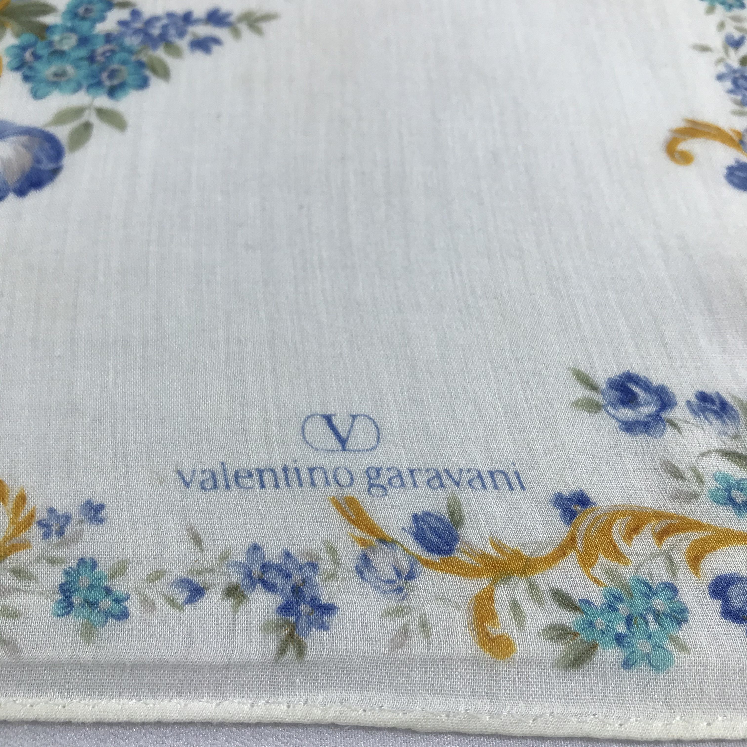 Vintage Valentino Garavani Handkerchief Neckerchief Bandana H1078 Size ONE SIZE - 3 Thumbnail