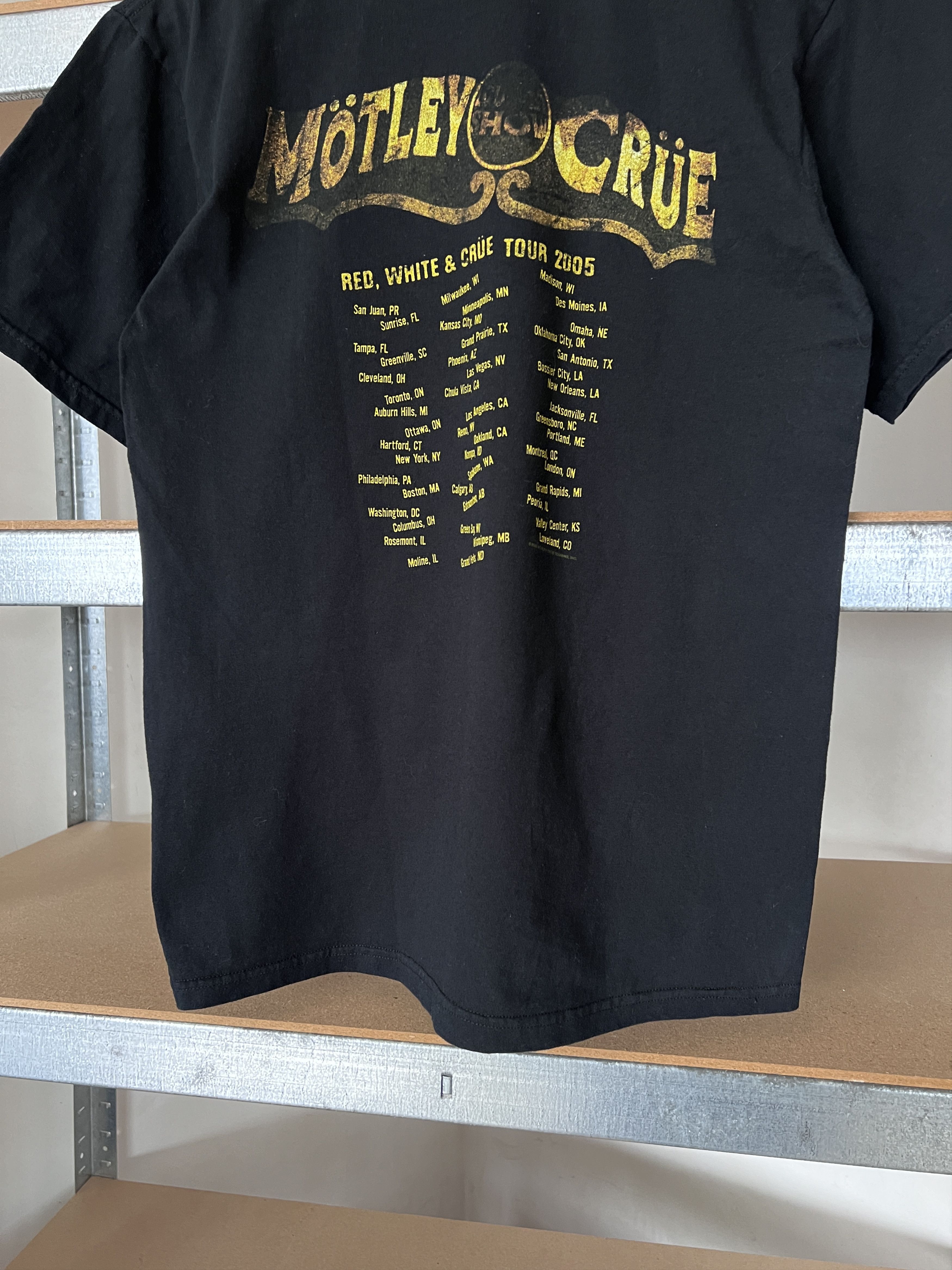 Band Tees Vintage 2005 Motley Crue Rock Band tour T-shirt Size US M / EU 48-50 / 2 - 11 Thumbnail