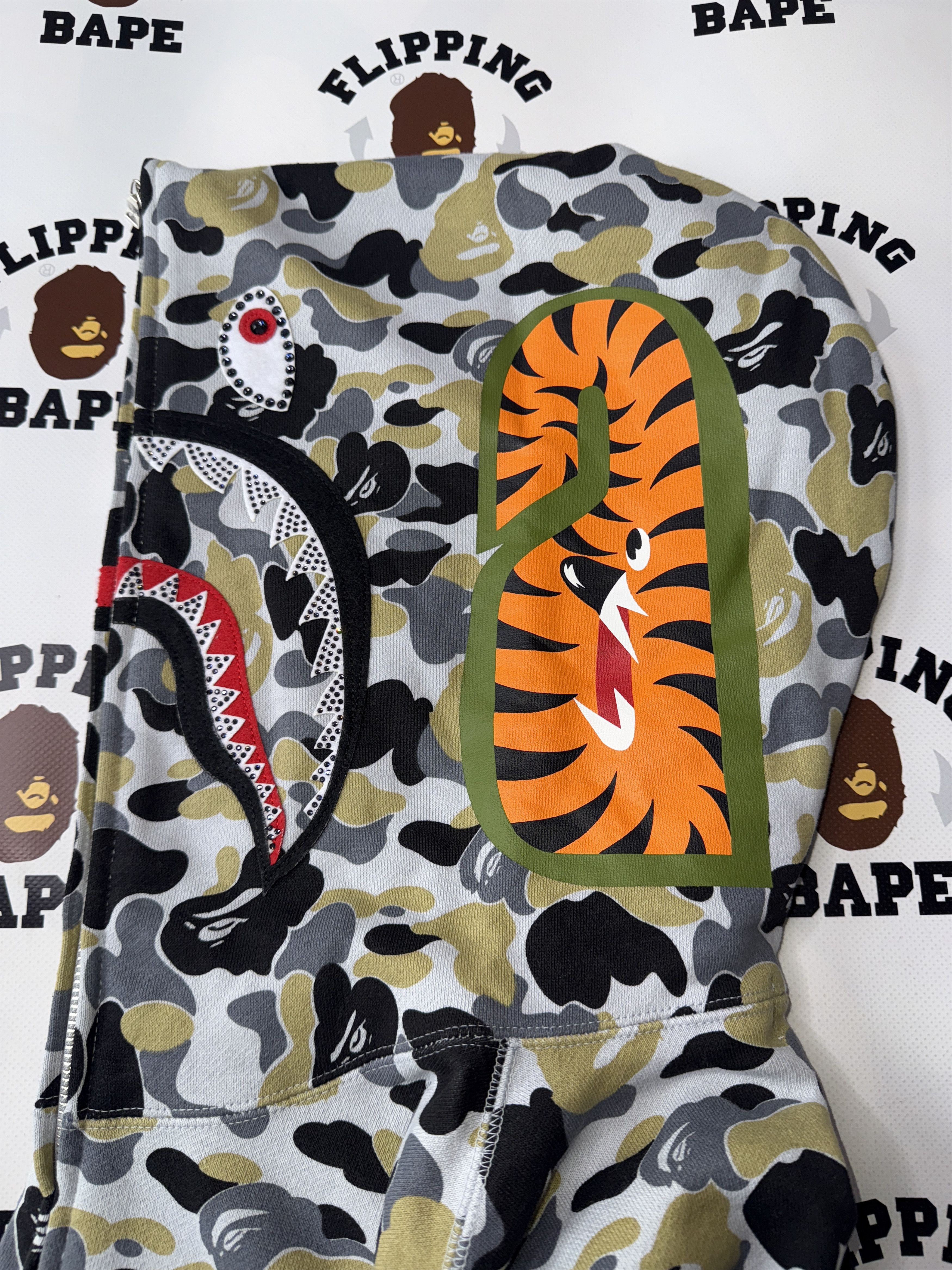 Bape BAPE STORE GINZA OPENING CRYSTAL STONE SHARK FULL ZIP HOODIE Size US M / EU 48-50 / 2 - 7 Thumbnail