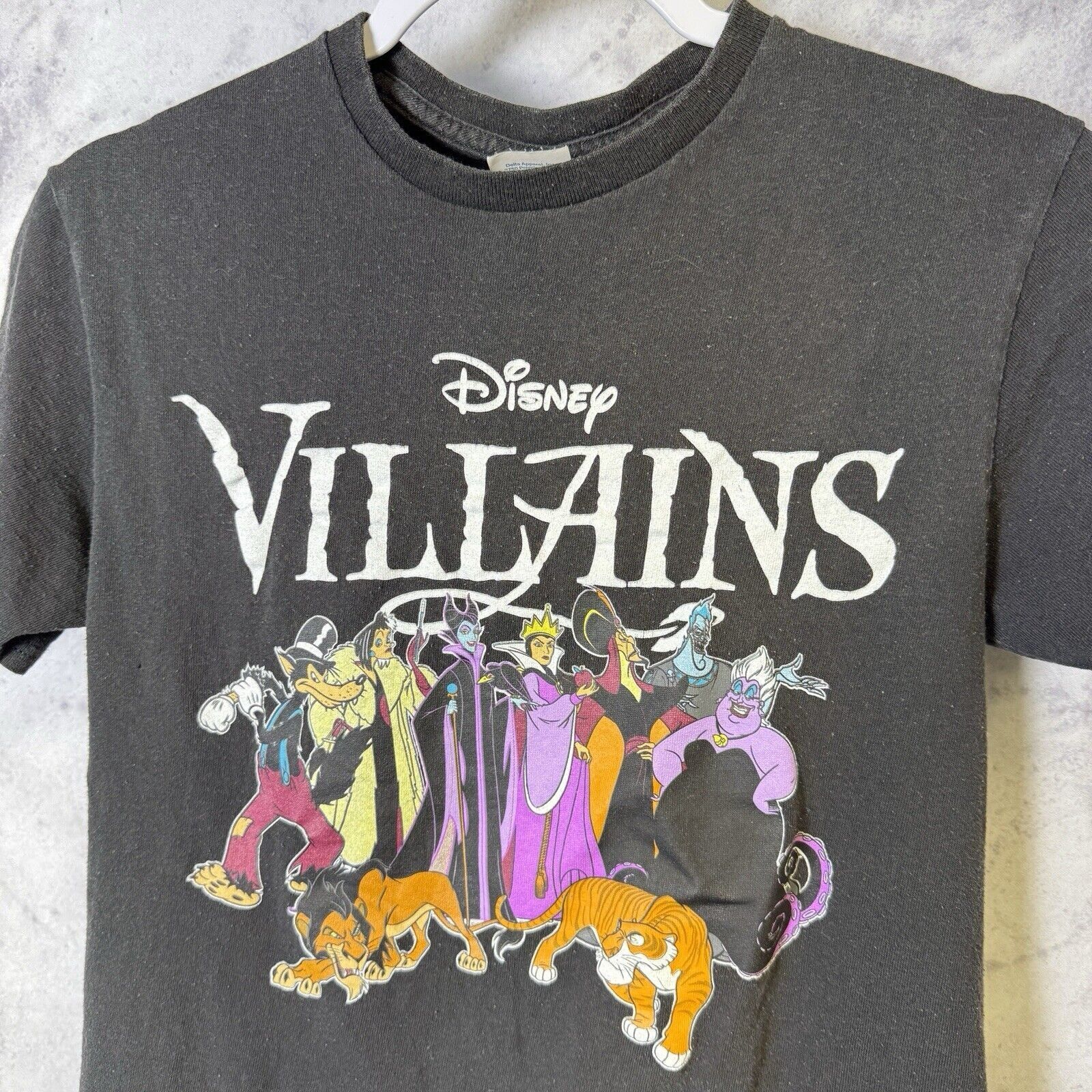 Disney Disney Villians T Shirt Adult Small Black Short Sleeve Size US S / EU 44-46 / 1 - 1 Thumbnail