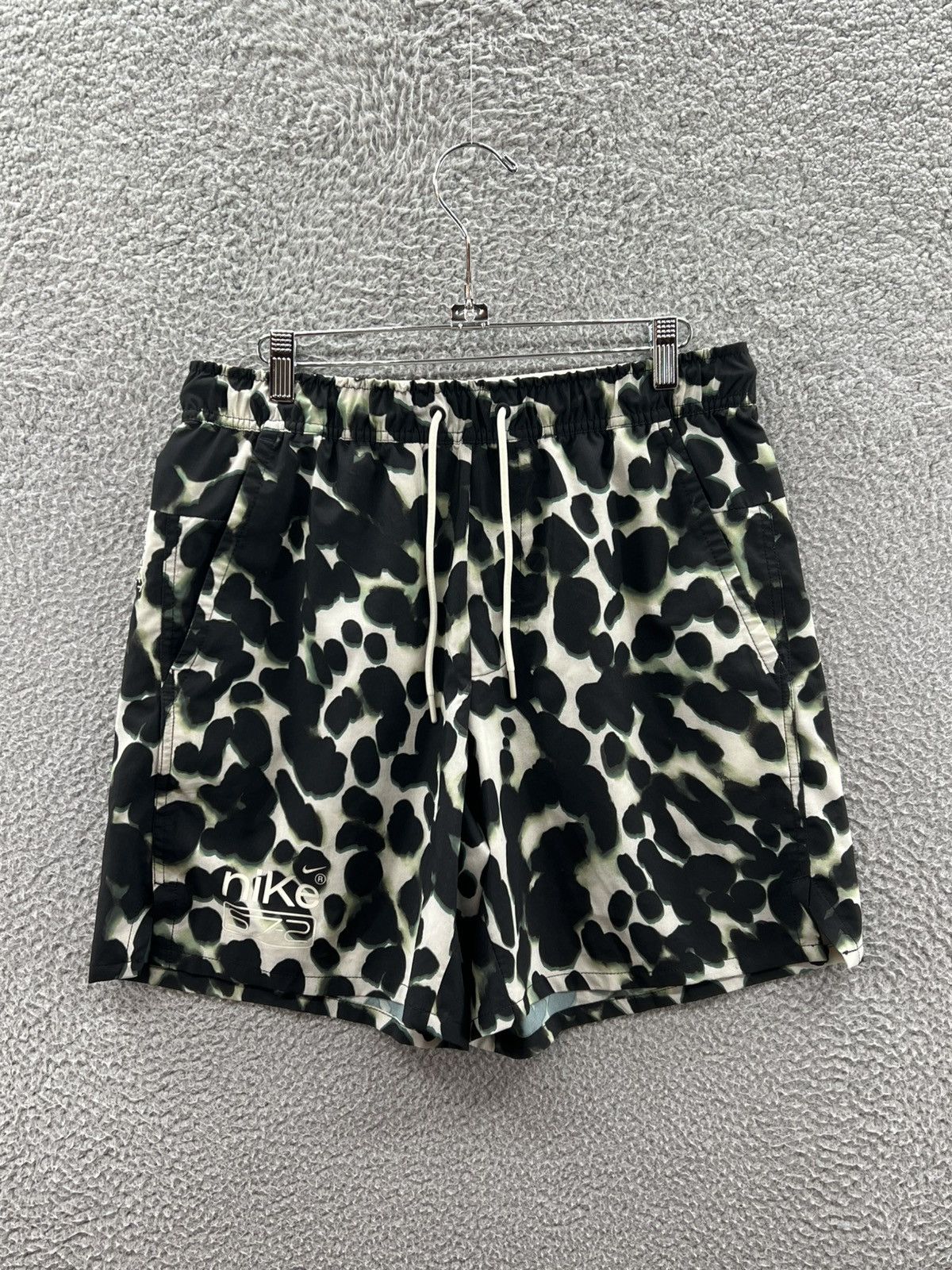 Nike Nike Unlimited Studio '72 7" Versatile Shorts FN3321-020 Size US 34 / EU 50 - 1 Thumbnail