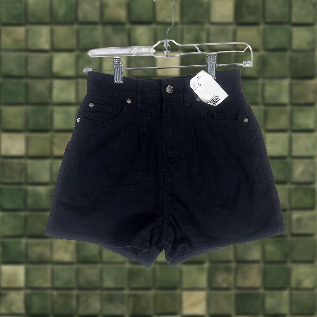 H&M Divided by H&M Mom Shorts Womens Size 2 Black High Rise 5 Pocket Inseam 3" Denim 100% Cotton Casual Size 26" / US 2 / IT 38 - 1 Thumbnail