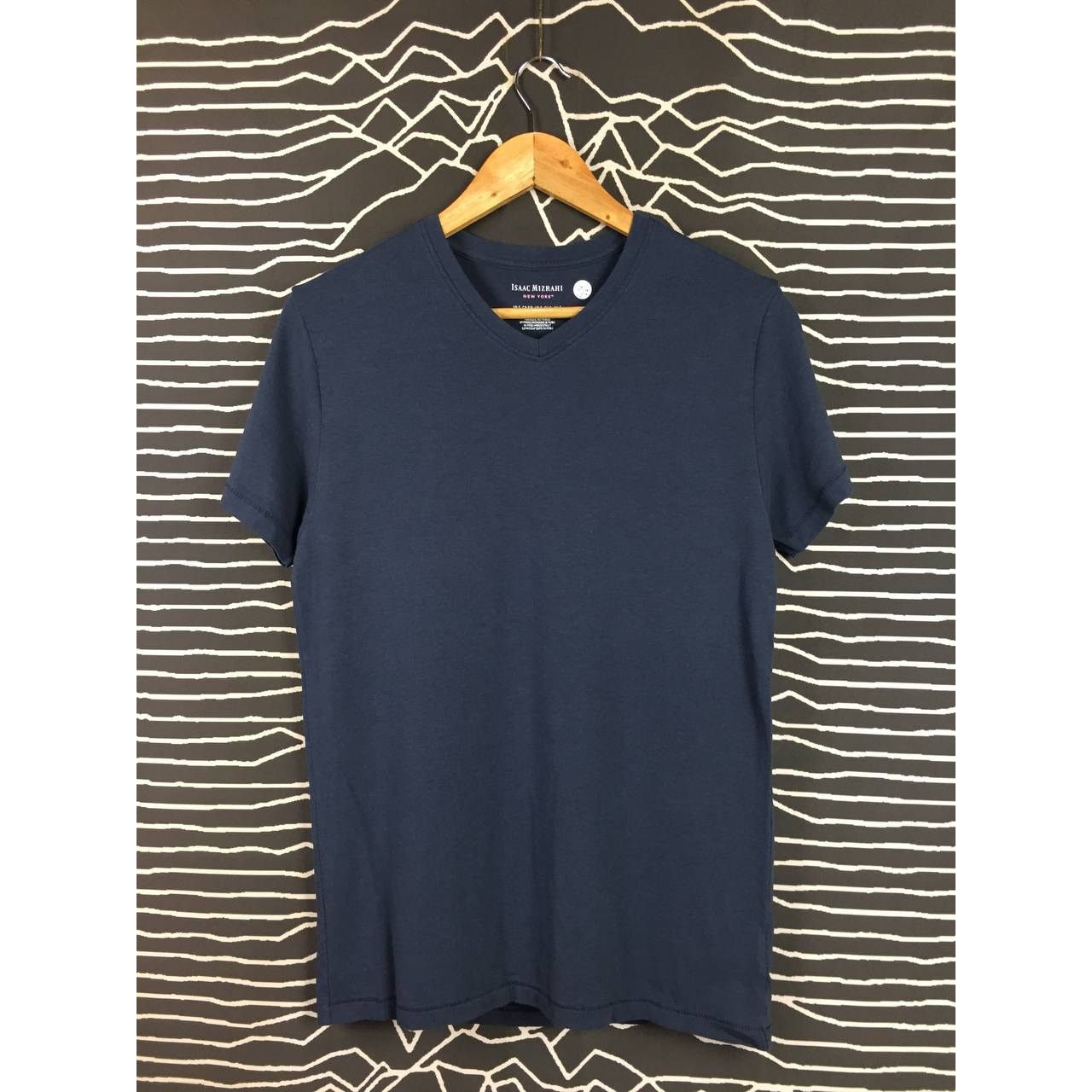 Isaac Mizrahi × Vintage Isaac Mizrahi New York Casual V-Neck Essentials Tee Size US S / EU 44-46 / 1 - 1 Thumbnail