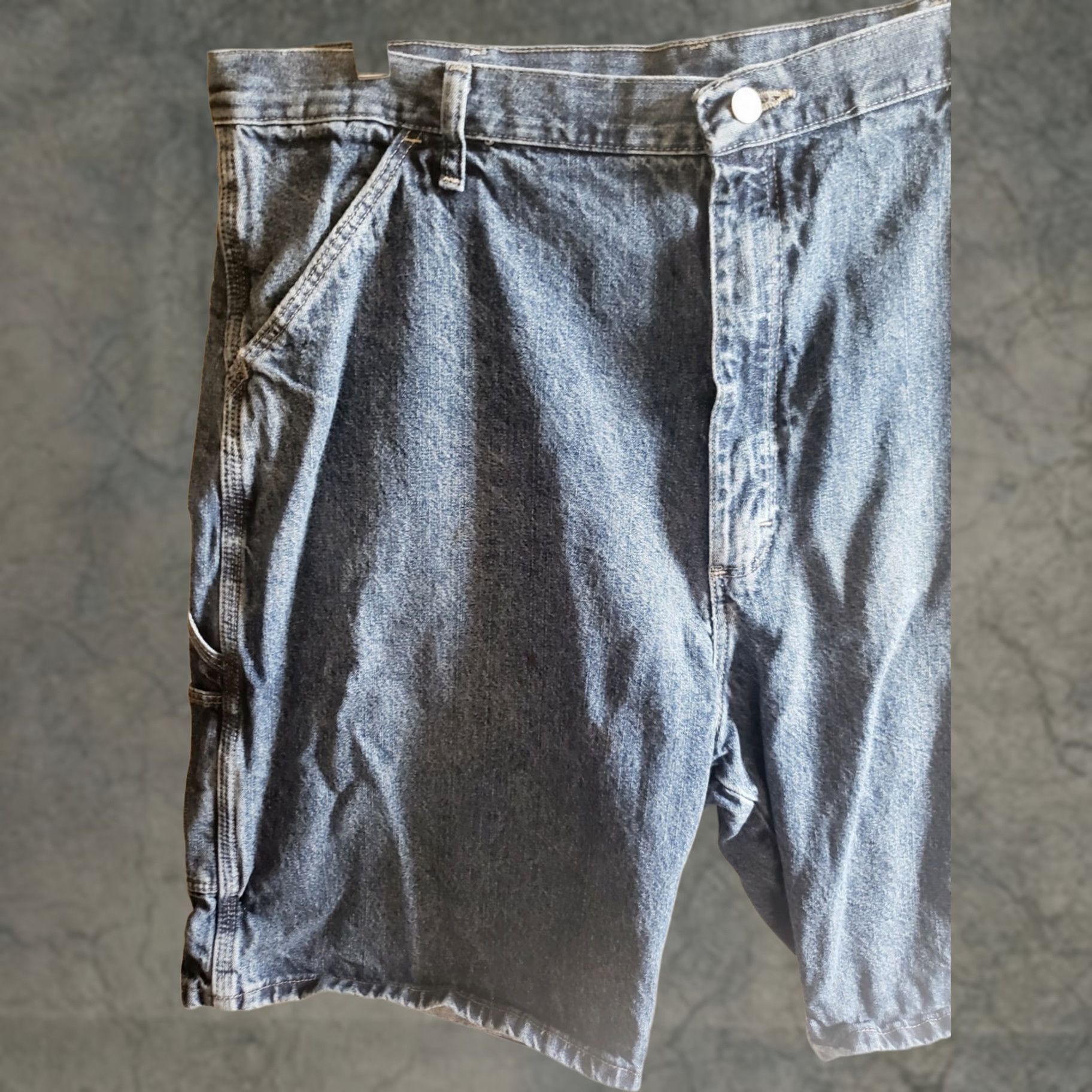 Wrangler Wrangler Men's Denim Carpenter Shorts Hammer Loop Pockets Blue 40W 10L Regular Inseam 10 High Rise Workwear Casual Outdoor 40W Mens Size US 40 / EU 56 - 1 Thumbnail