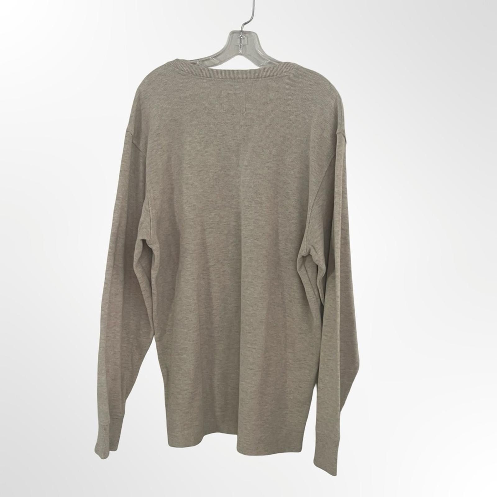 Old Navy Old Navy Men’s V-Neck Sweater in size XL Size US XL / EU 56 / 4 - 2 Thumbnail
