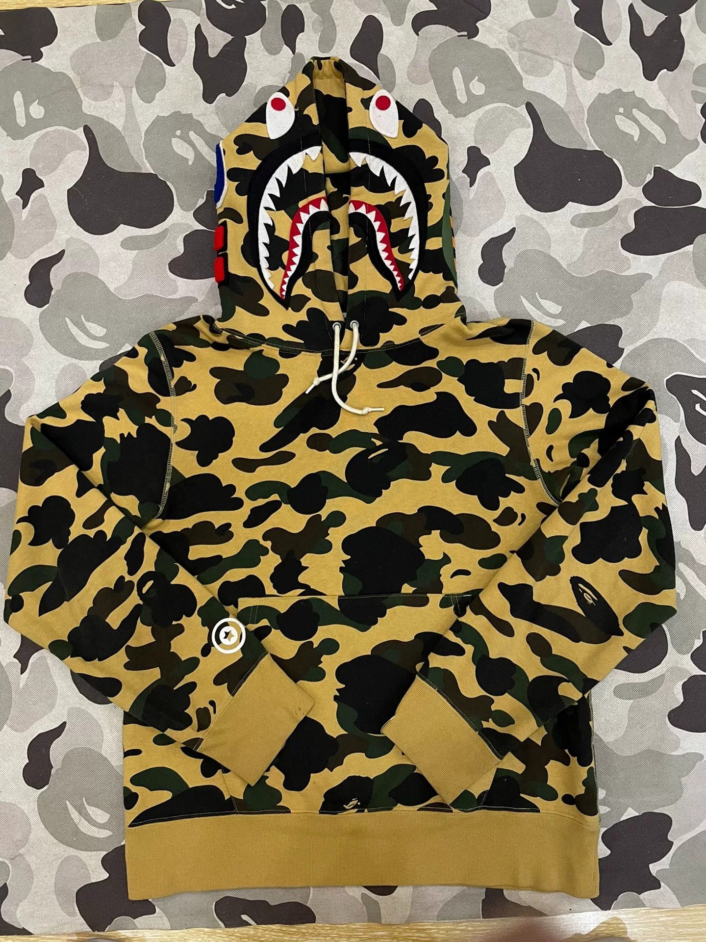 Bape Bape Yellow Shark Sweatshirt Pullover Size US M / EU 48-50 / 2 - 1 Thumbnail