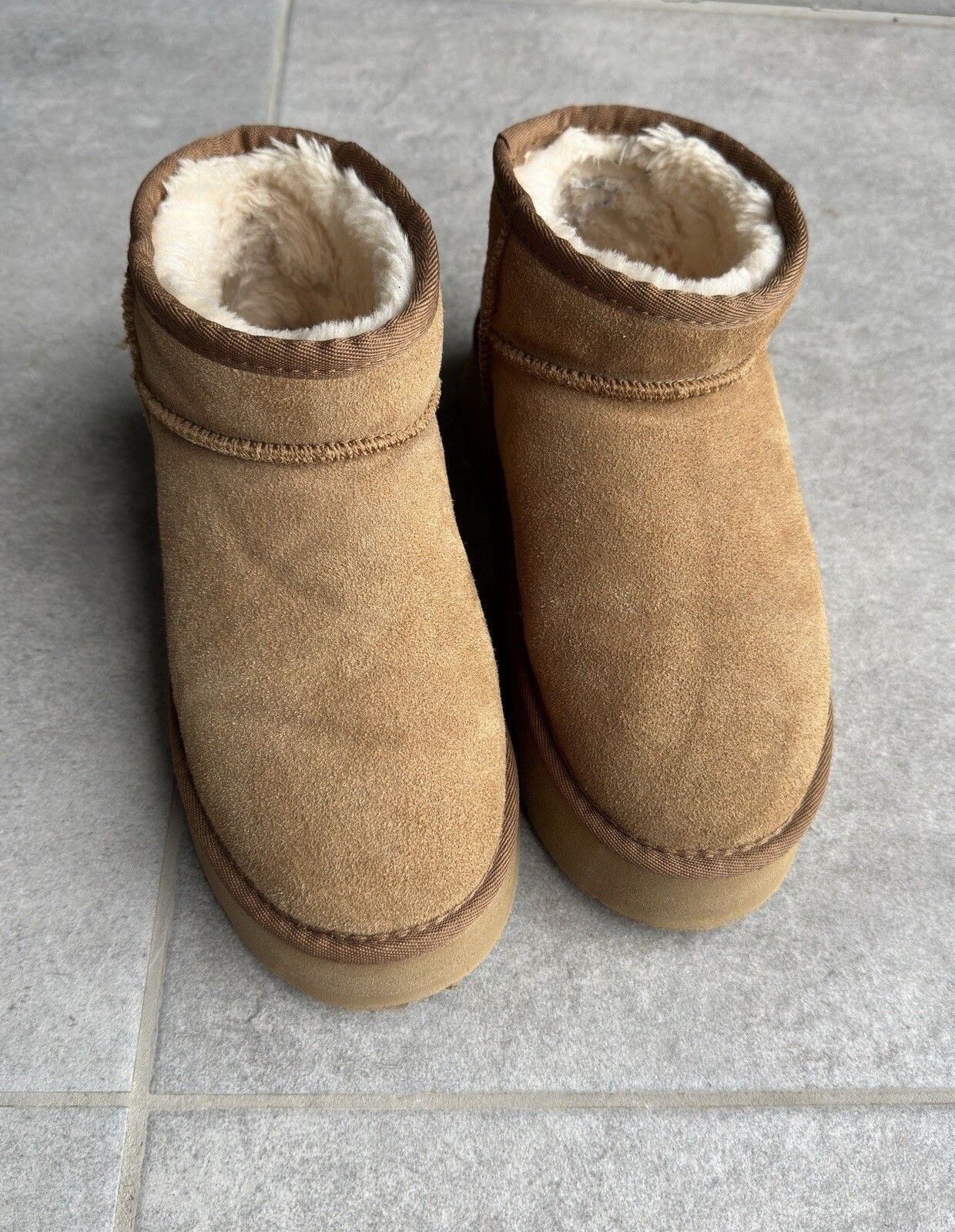 Ugg Ugg Classic Low Platform Winter Suede Sheepskin Shoes Size US 7 / IT 37 - 8 Thumbnail