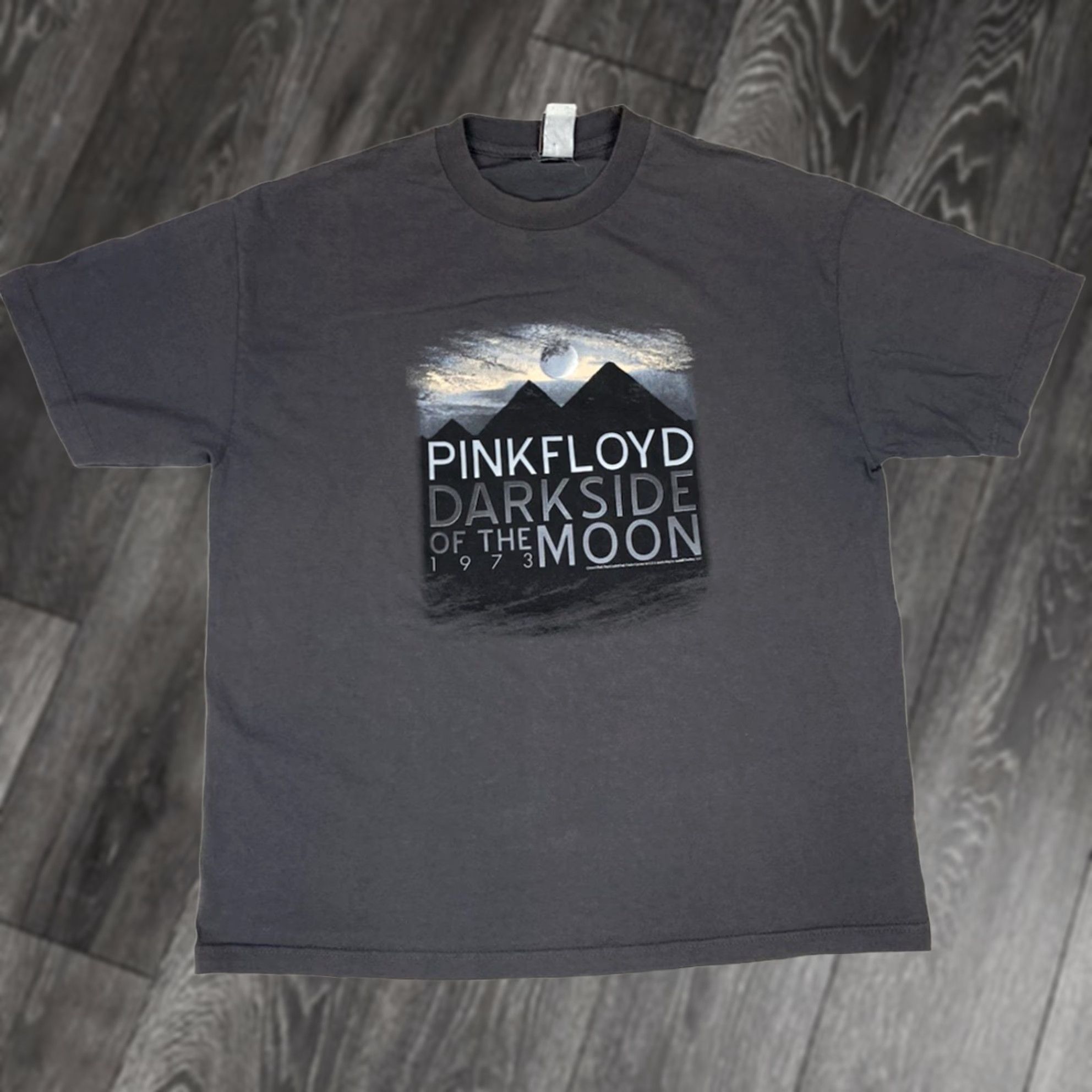 Vintage VINTAGE Pink Floyd Dark Side Of The Moon T-Shirt Men XL Gray Music Anthill Trading Shirt Short Sleeve Crew Neck Logo 2006 Size US XL / EU 56 / 4 - 1 Thumbnail
