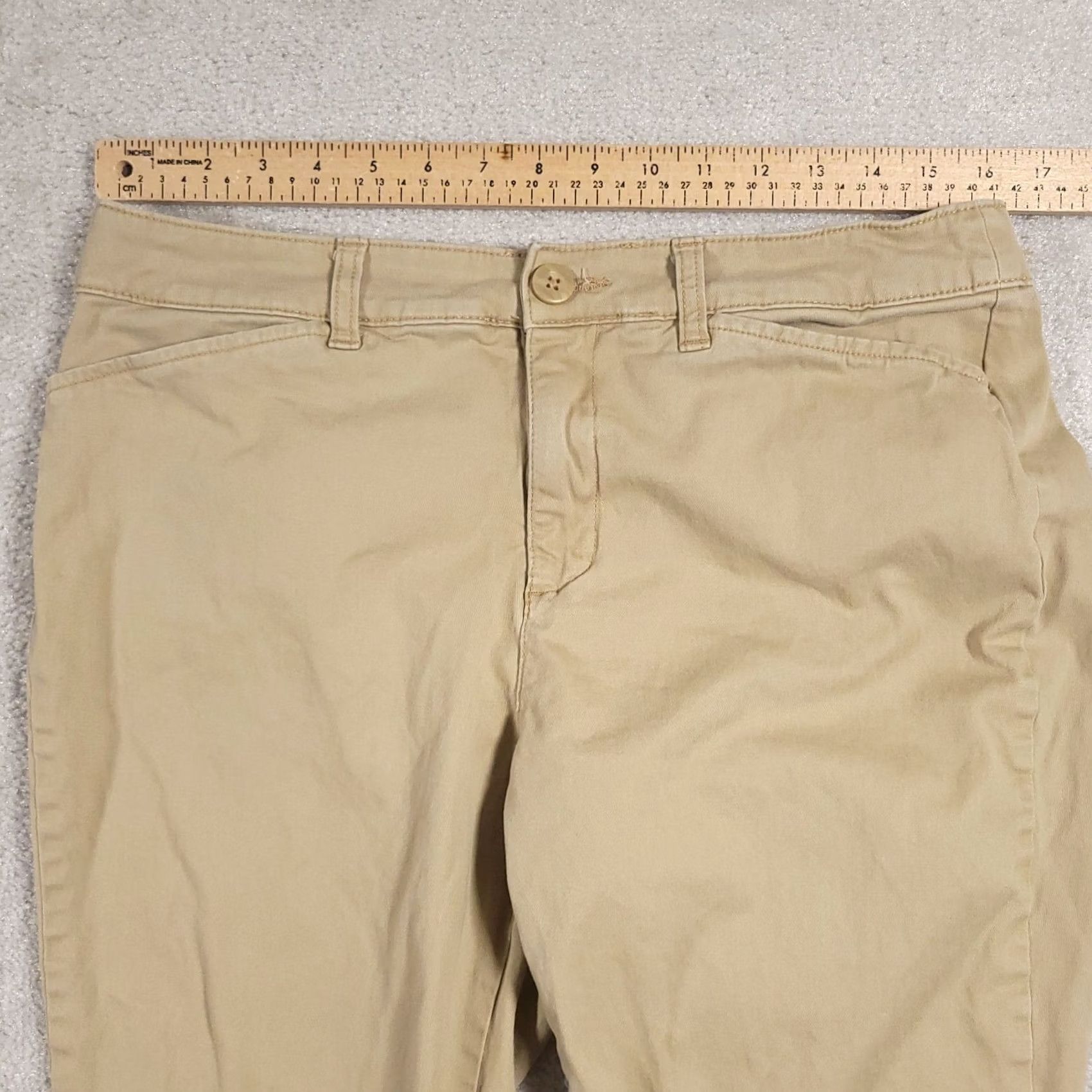 Vintage VINTAGE St. John's Bay Capri Pants Women's 12 Khaki Beige Straight Leg Stretch Size 34" / US 12 / IT 48 - 5 Thumbnail
