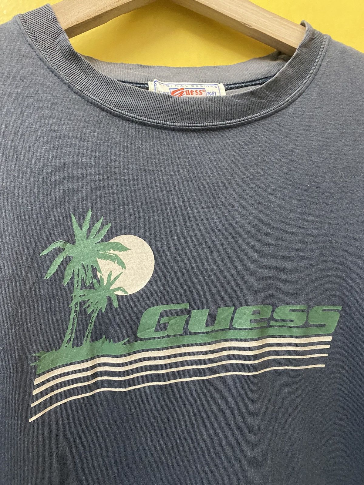 Guess Vintage Guess Hawaii Single Stich Tee Size US M / EU 48-50 / 2 - 3 Thumbnail
