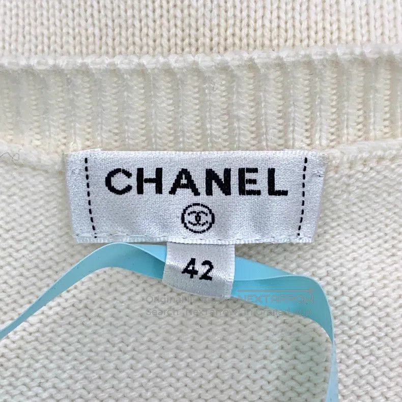 Chanel Chanel Beige striped logo printed cashmere round-neck slee Size M / US 6-8 / IT 42-44 - 7 Thumbnail