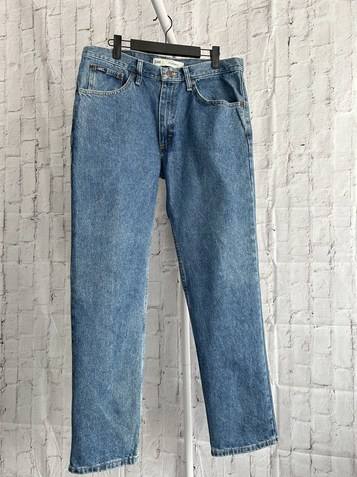 Lee Lee Vintage Denim – Size 33x30, Light Wash Size US 33 - 1 Thumbnail