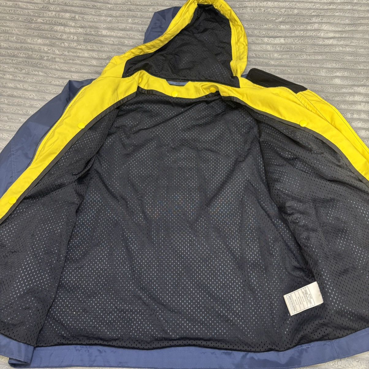 Nike Vintage 90s Nike Jacket Blue & Yellow hooded Nike Jacket Size US L / EU 52-54 / 3 - 4 Thumbnail