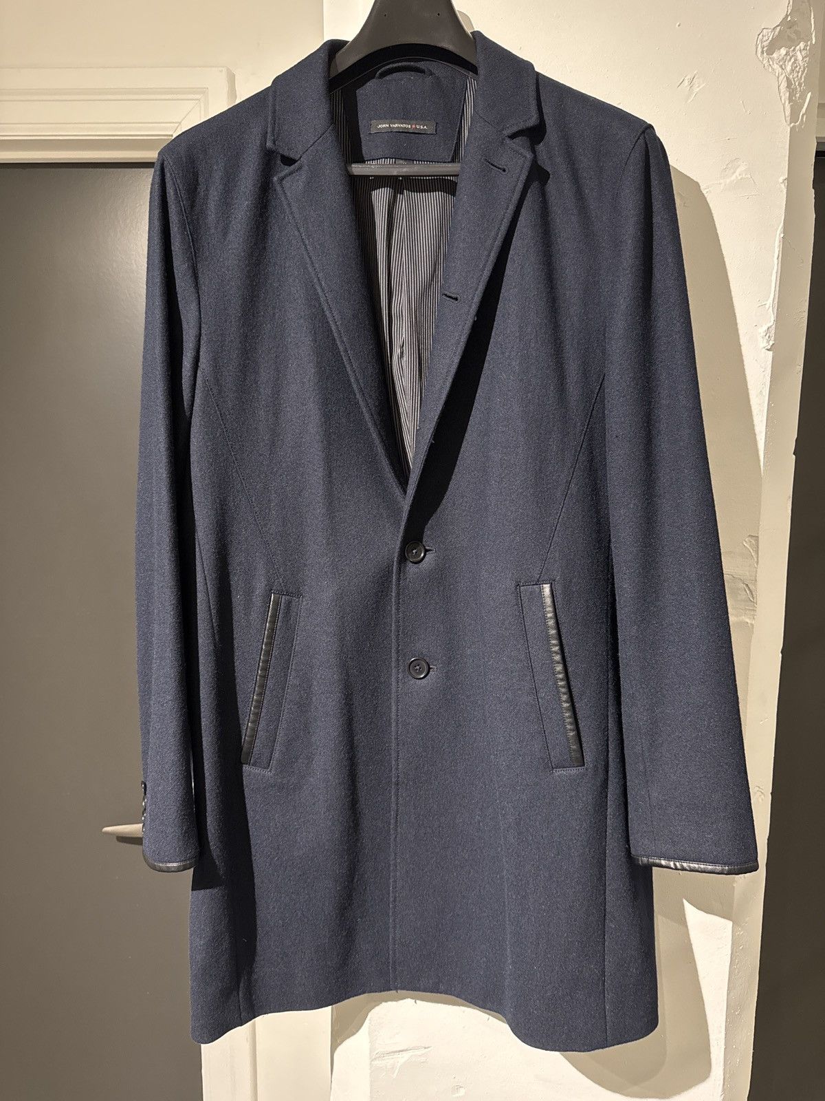 John Varvatos John Varvatos Single Breasted Navy Topcoat Size US M / EU 48-50 / 2 - 1 Thumbnail
