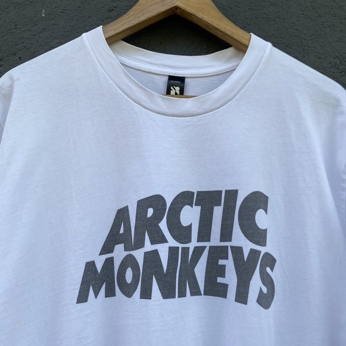 Band Tees Vintage Arctic Monkeys UK Band ERD GRUNGE THRASHED TEE Size US L / EU 52-54 / 3 - 3 Thumbnail