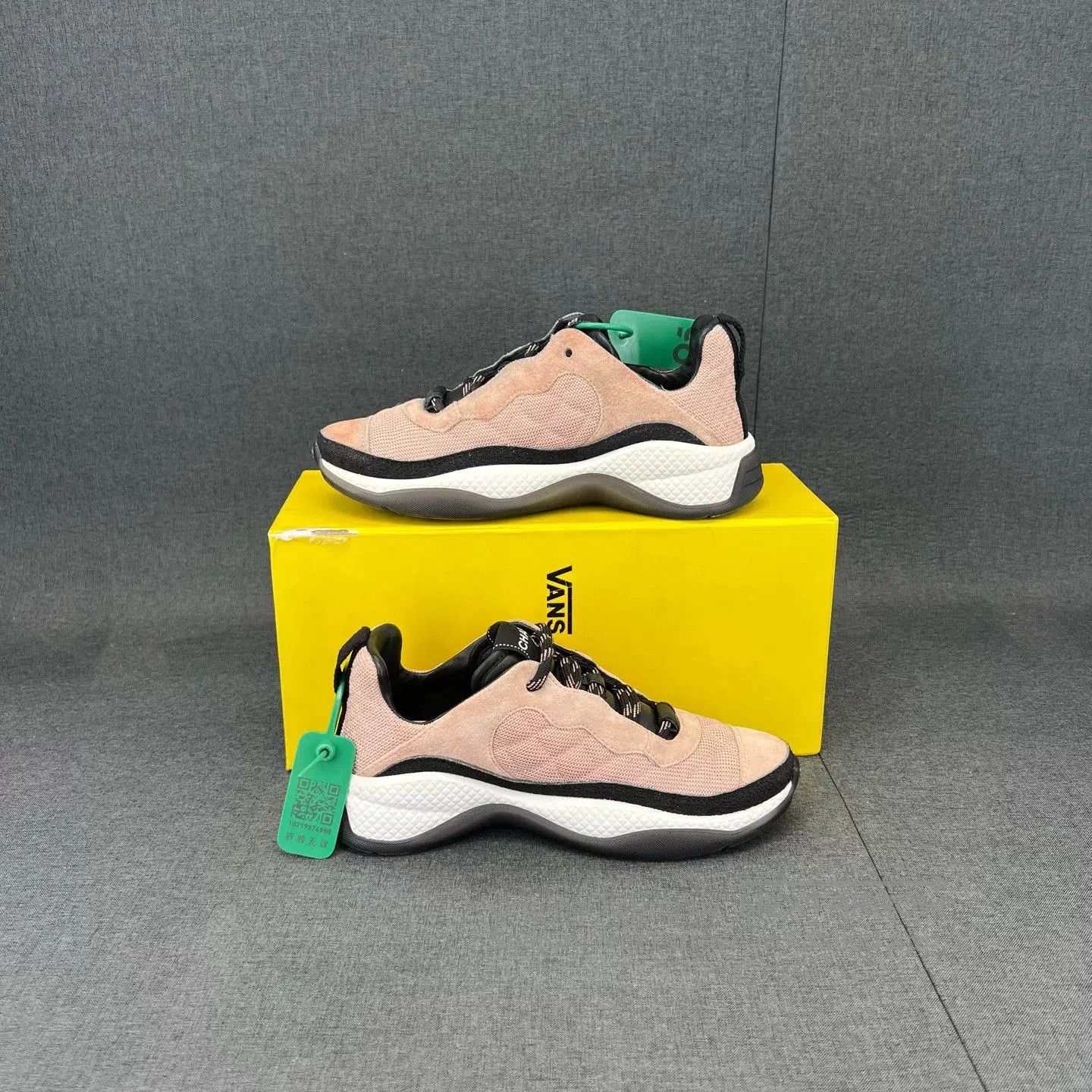 Chanel Chanel Pink Low-Top Casual Shoes. Size US 6 / IT 36 - 7 Thumbnail