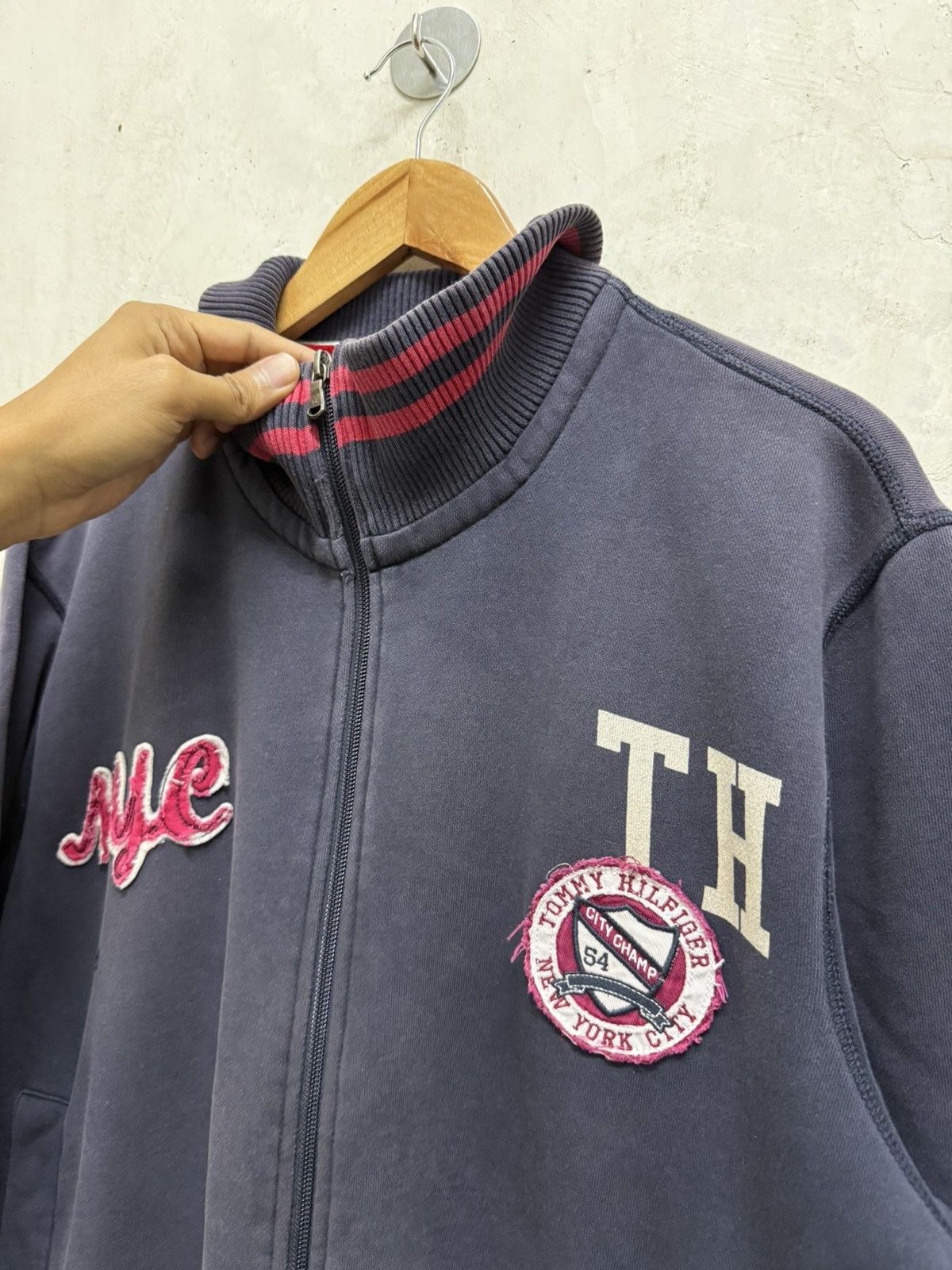 Tommy Hilfiger Distressed 2000s Tommy Hilfiger Zipper Sweater Size US XXL / EU 58 / 5 - 3 Thumbnail
