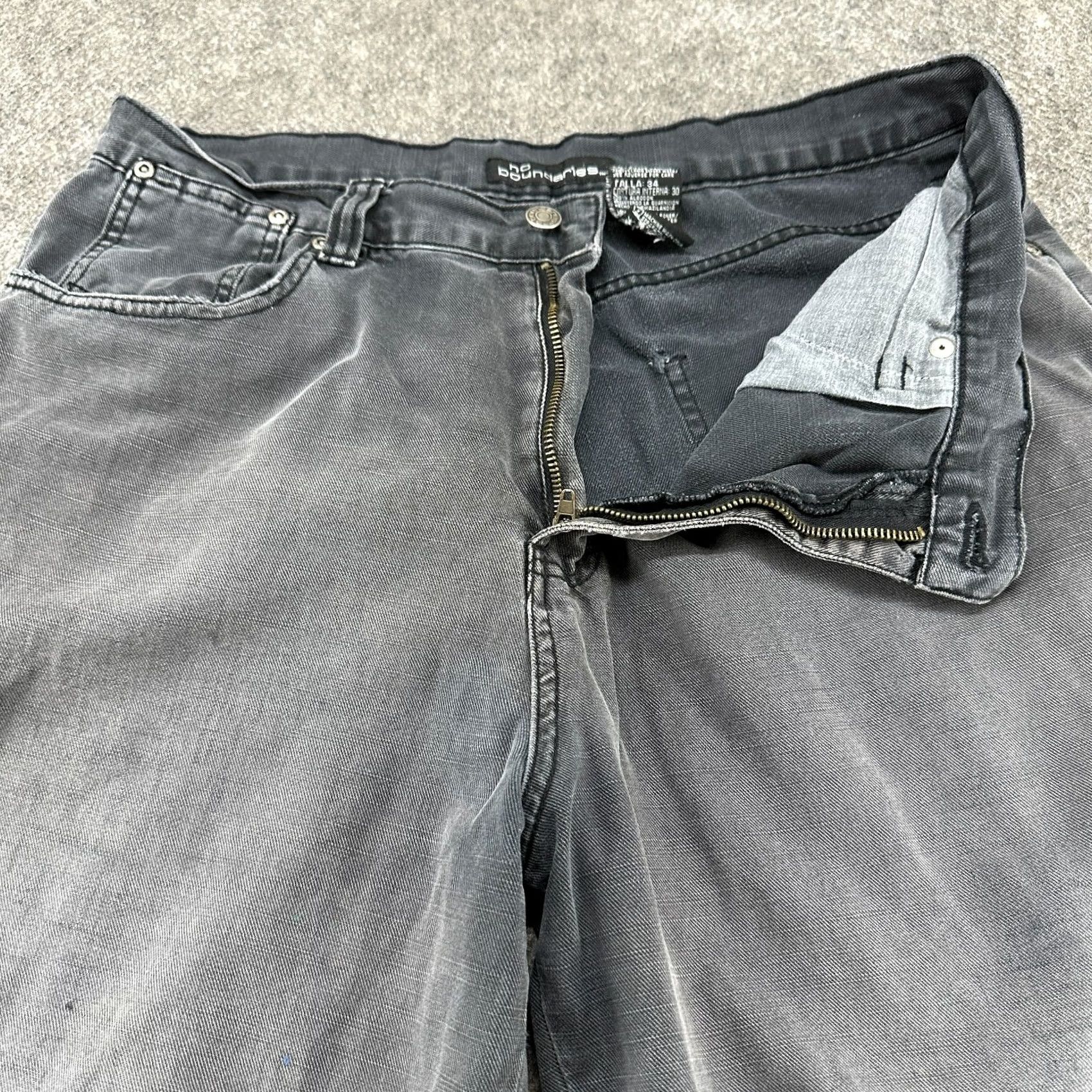 Vintage VINTAGE No Boundaries Jeans Men 34x30 Black Denim Straight 5-Pocket Distressed Rise Mid Inseam 30 Regular Shirt? Size US 34 / EU 50 - 2 Thumbnail
