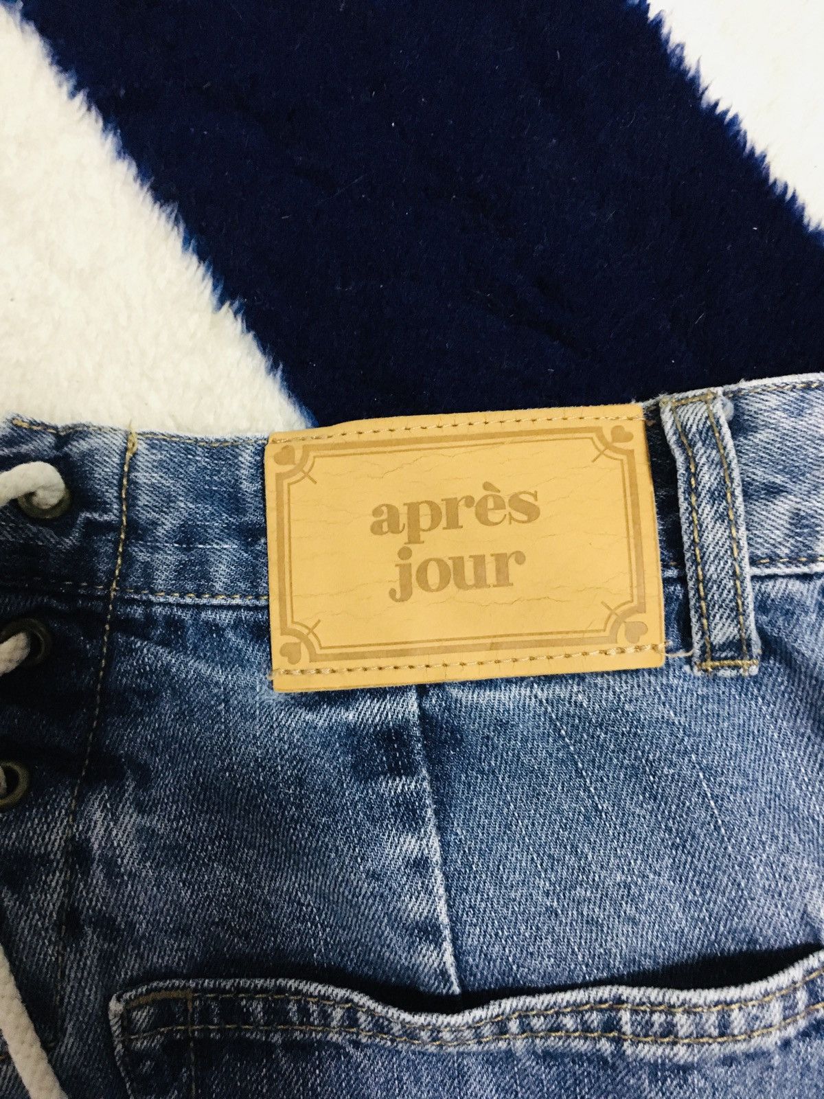 Jean Apres Jour Distressed Flare Jeans (16) Size 27" / US 4 / IT 40 - 4 Thumbnail