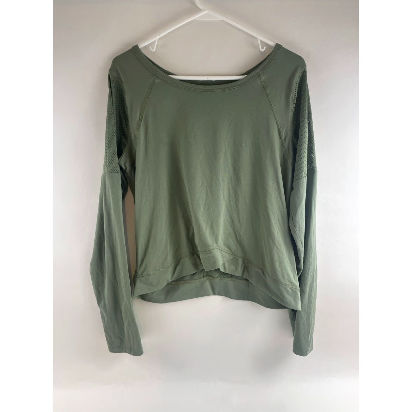 Fabletics Fabletics Sweater Women's Size S Green Boat Neck Vented Long Sleeve Logo Pullover Regular Womens Size S / US 4 / IT 40 - 2 Thumbnail